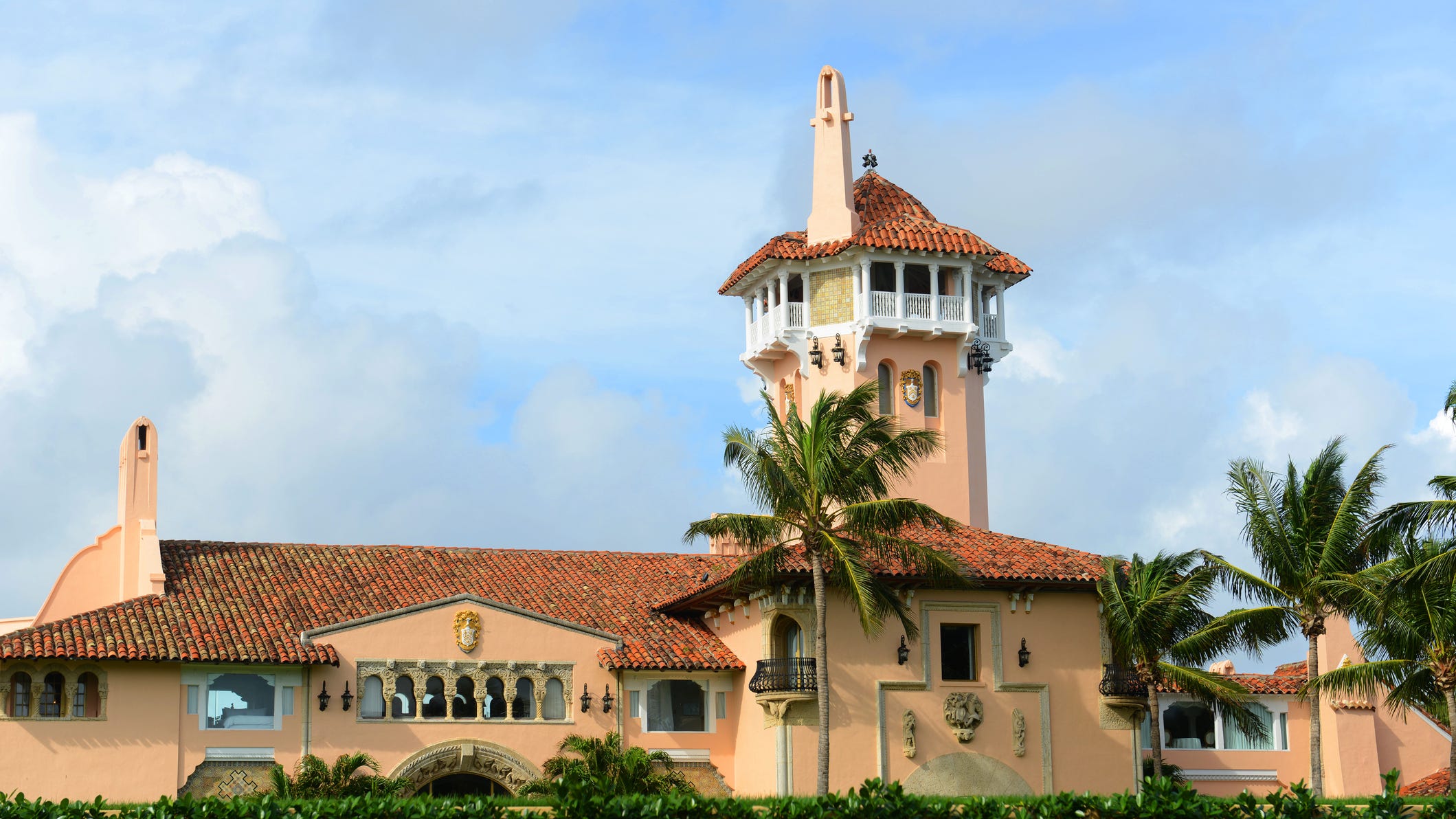 LISTEN: Former FBI agent discusses the raid on Mar-a-Lago