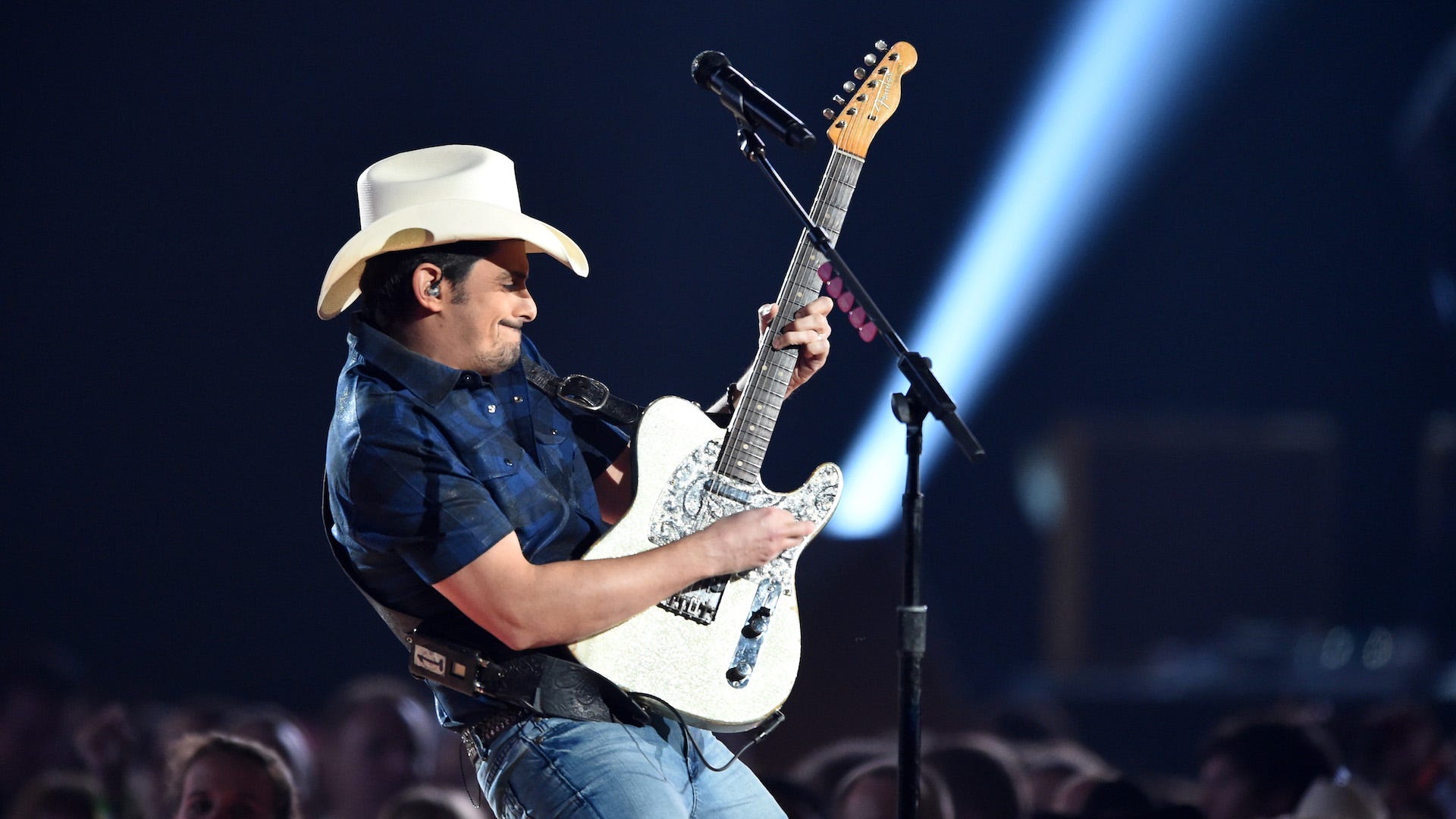 Brad Paisley announces 2021 tour dates, asks fans to 'take the shot'