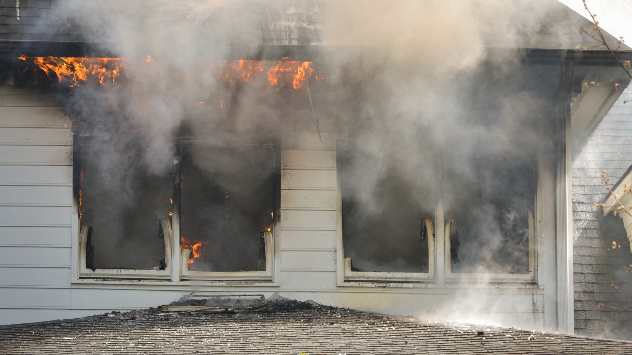 South Dallas duplex fire sends man to the hospital with smoke inhalation