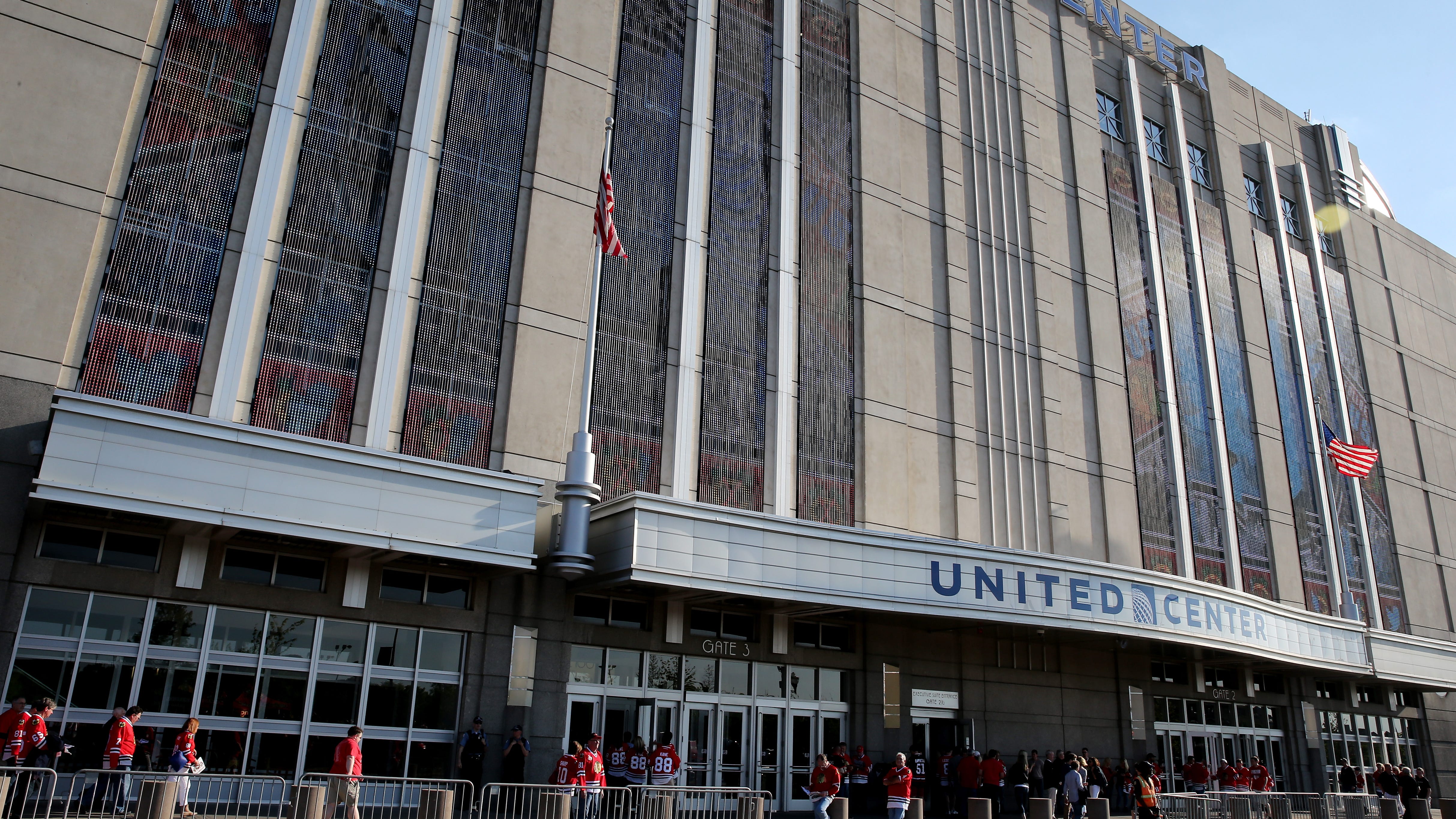 United Center food workers avoid strike, reach tentative deal