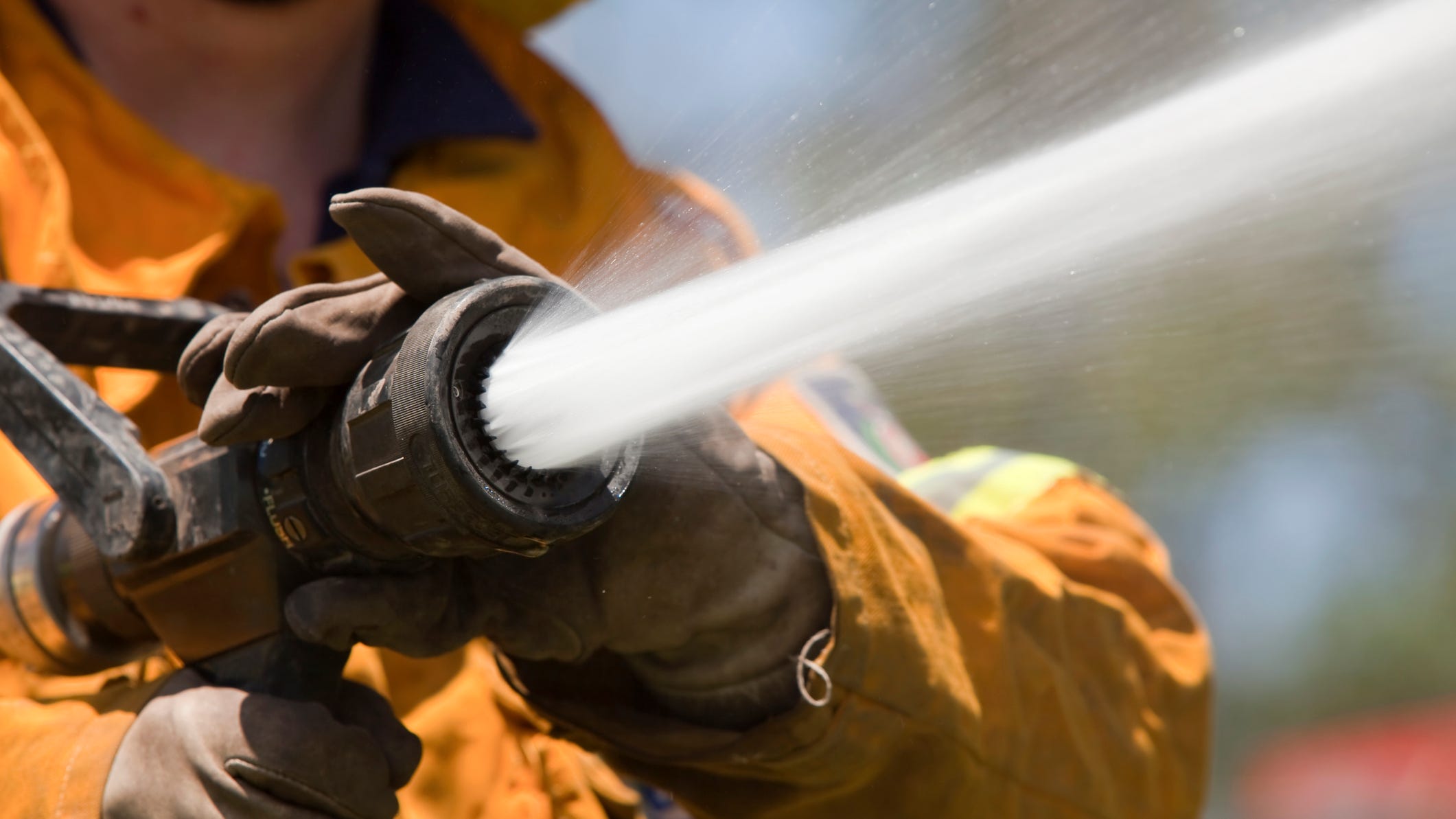 Fire destroys eight vehicles in Santa Clarita, arson suspected