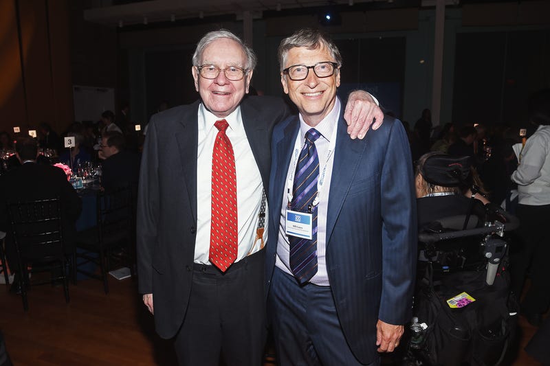 warren buffett and bill gates pose together