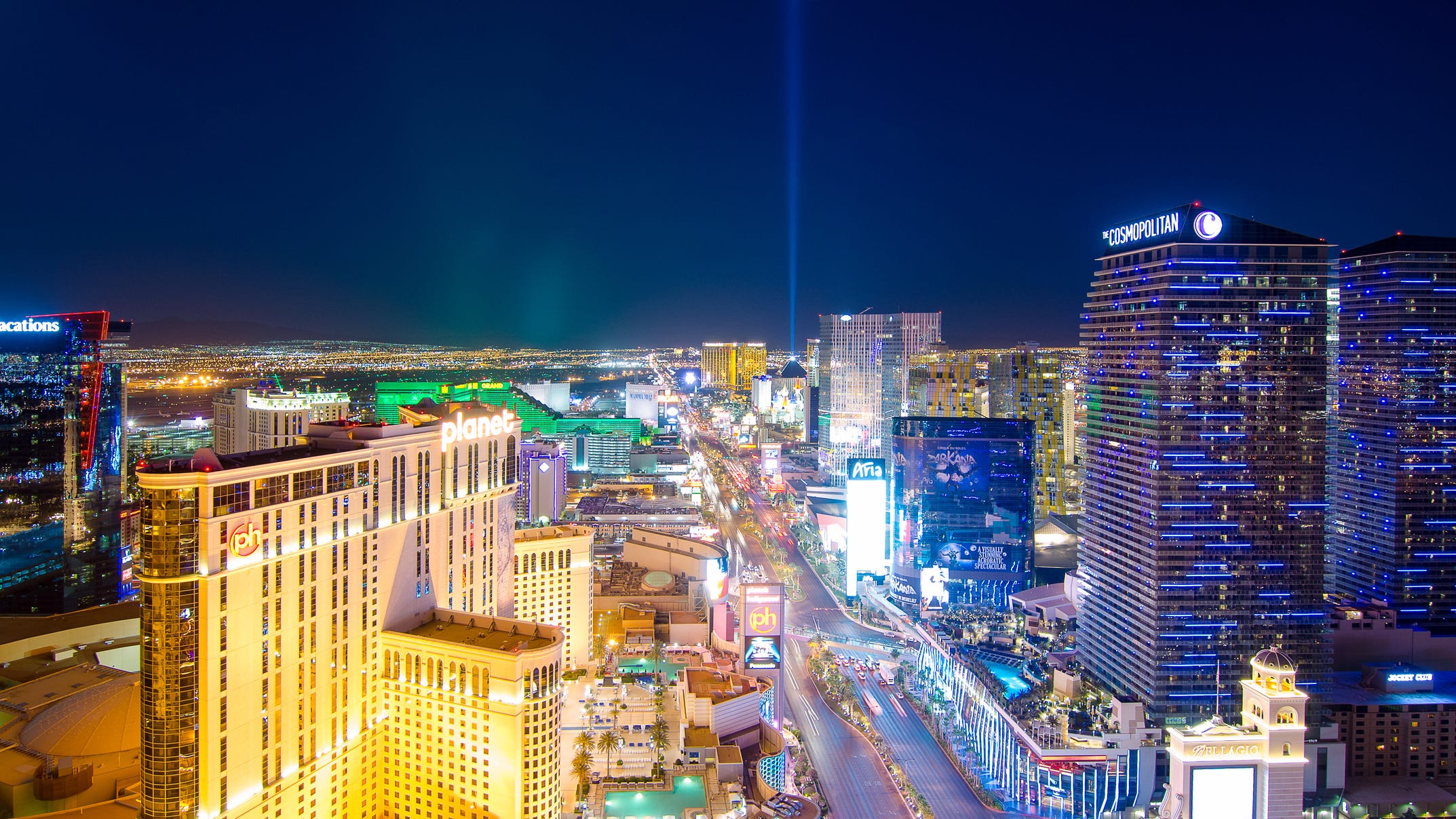 WATCH: Panic erupts in Vegas after shattering door glass mistaken for gunfire