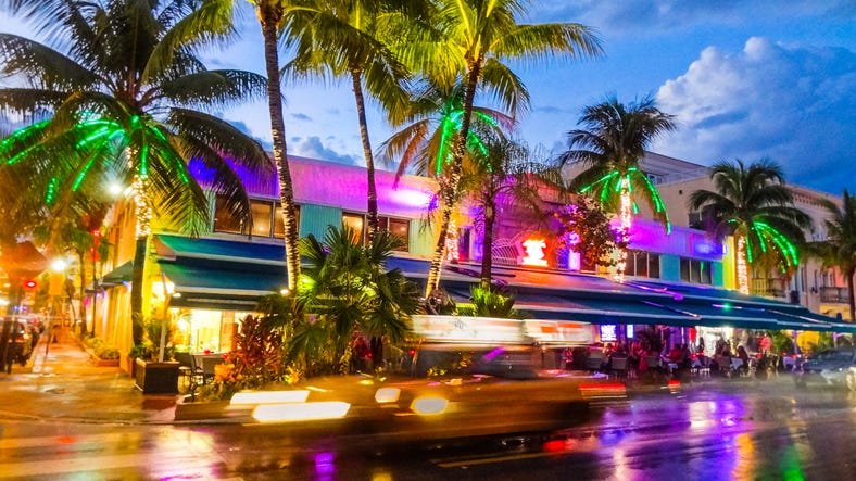 Miami Beach sets spring break curfew after shootings