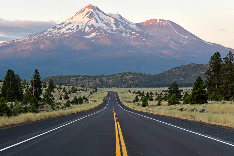 One mountain guide has died and five climbers have been rescued from Mount Shasta after bad conditions led to a dangerous climbing day.