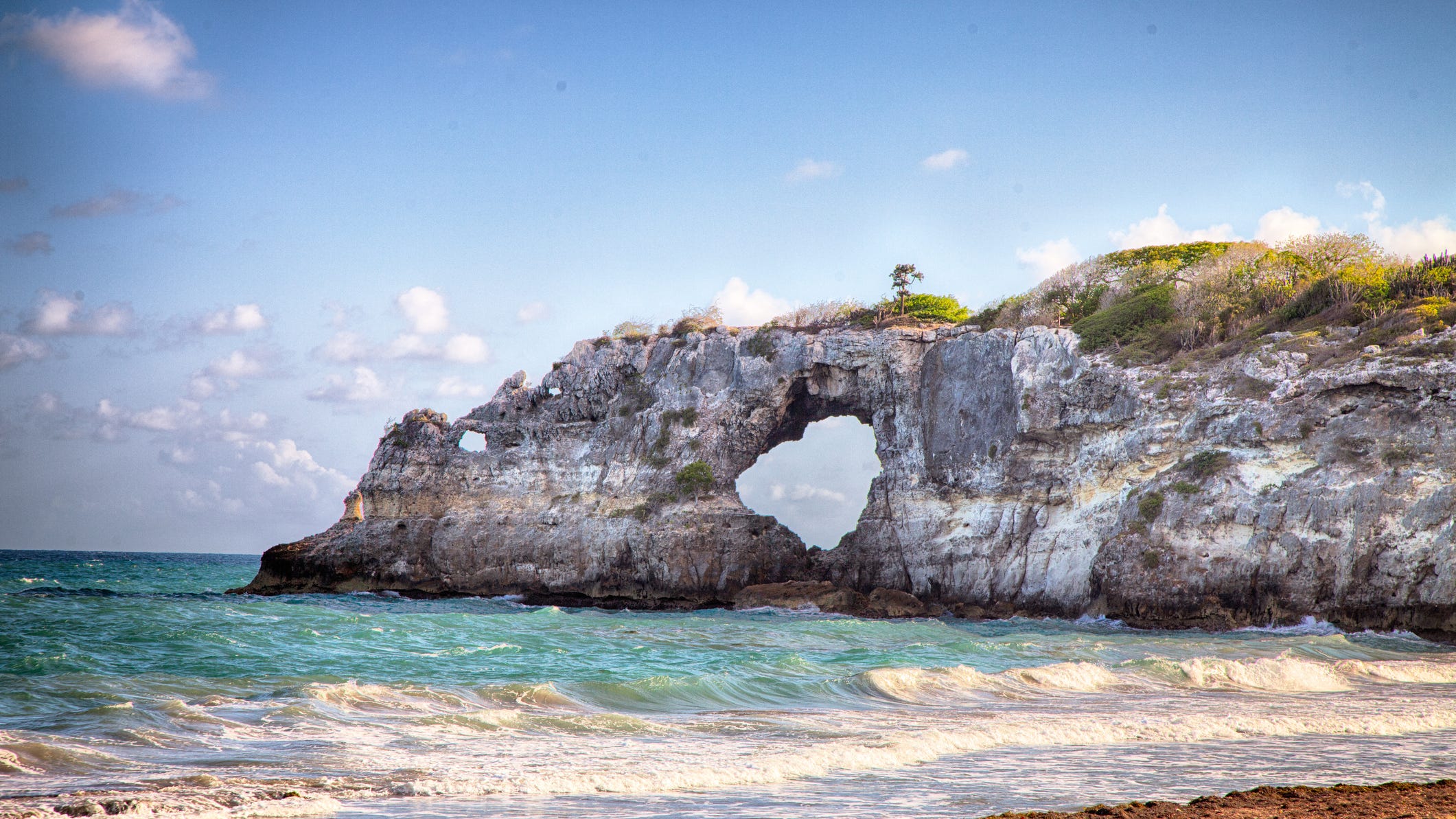 Terremoto Destruye Icónico Arco de Piedra en Puerto Rico