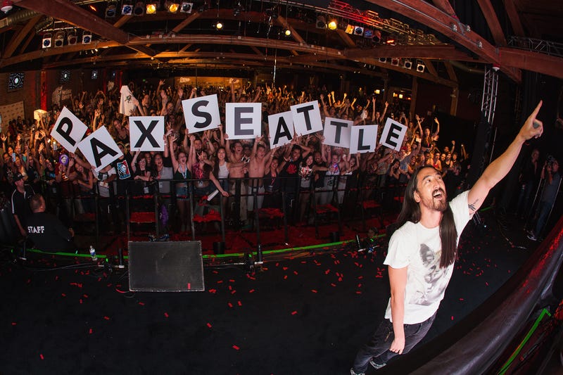 Steve Aoki in front of a pre-pandemic crowd from PAX West 2015