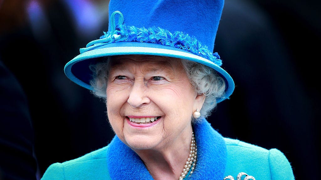 Toddler's queen costume so spot on that her majesty writes her a letter