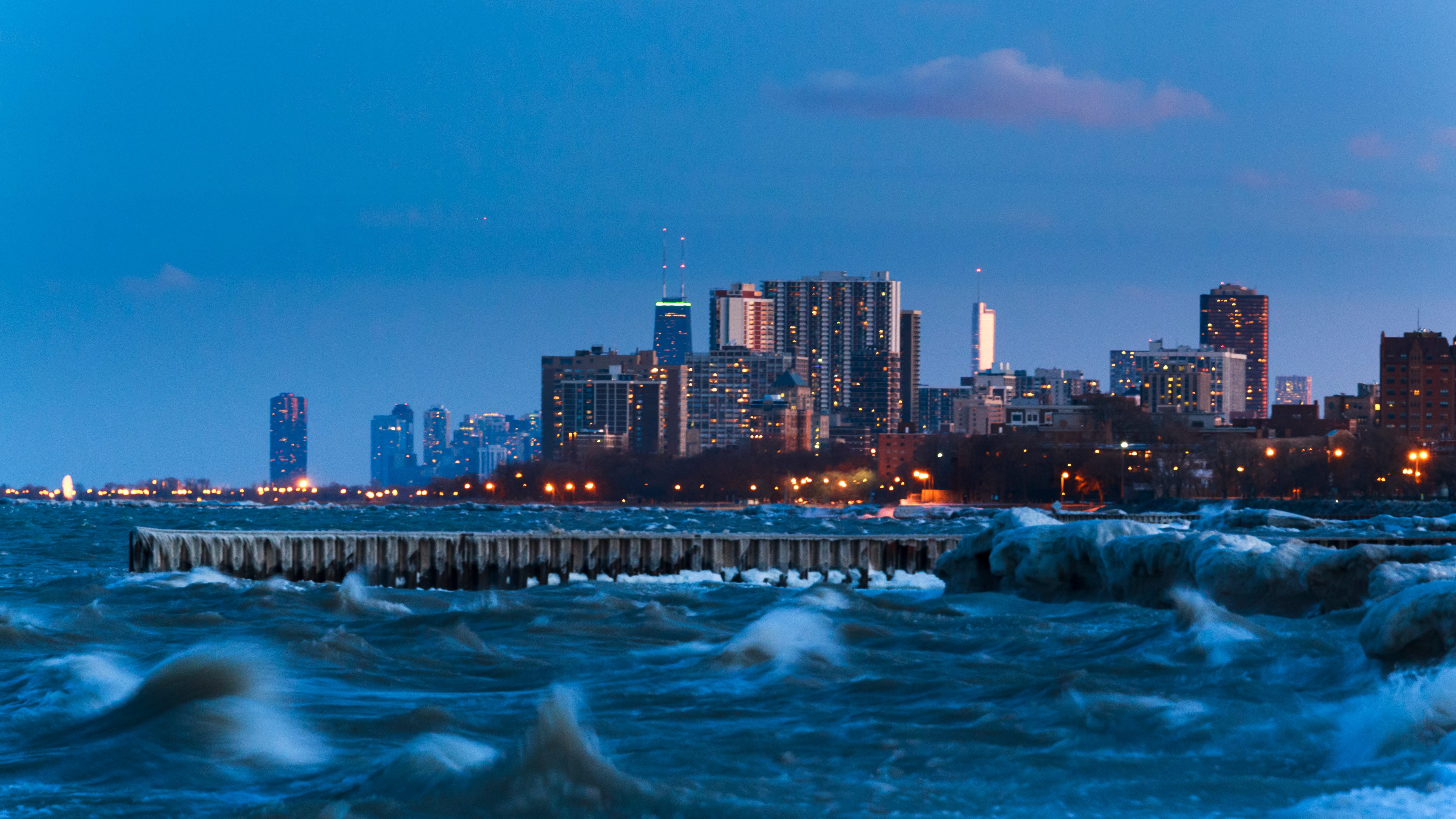 Powerful cold front, 55 mph wind gusts to hit Chicago