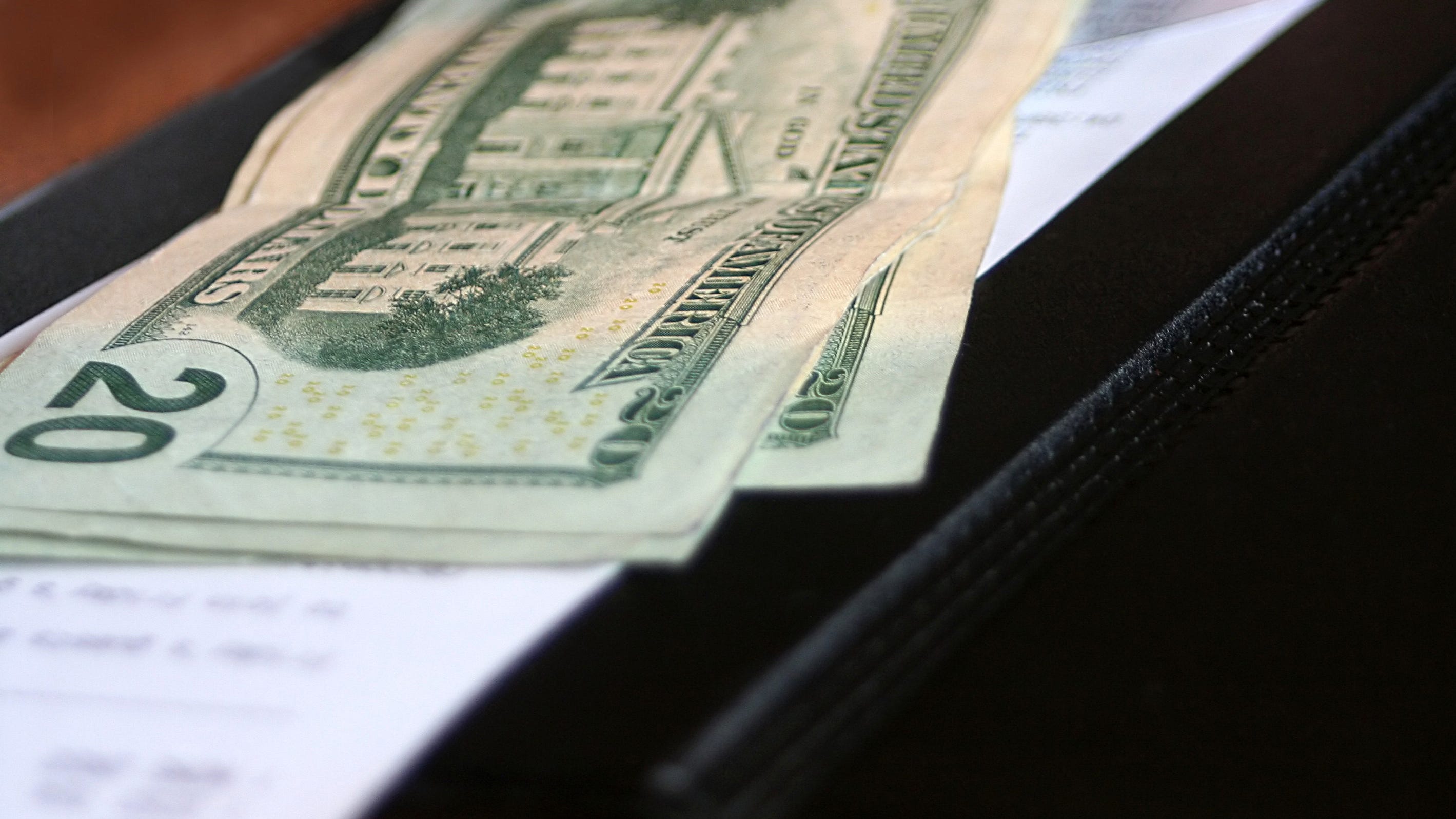 Fight over tipped workers’ wages heating up in Chicago