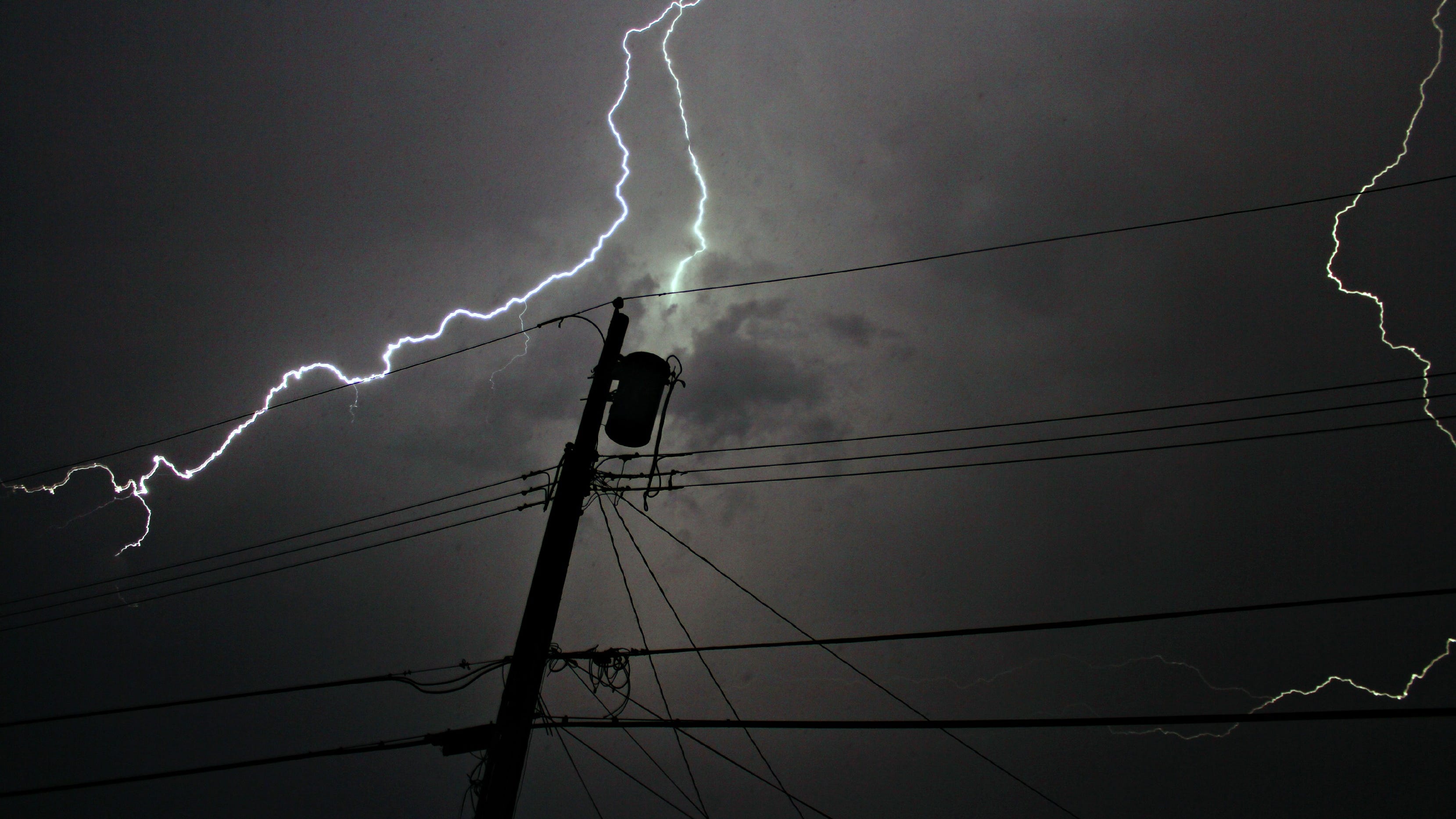 Nearly 20,000 without power in Cook County as storms whip up 48 mph gusts, dump 3-4 inches of rain in some areas