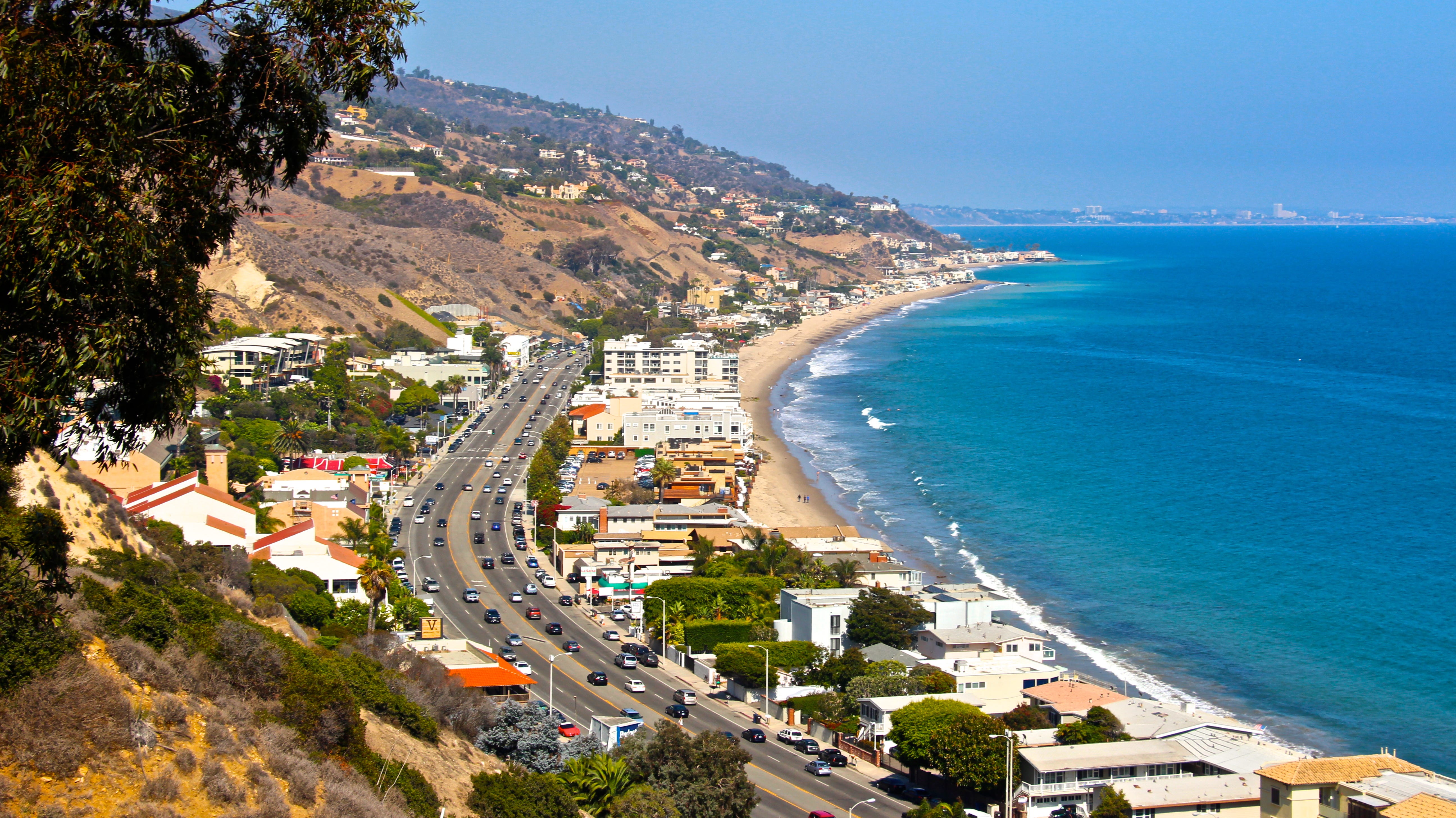 Yoga instructor-actress pleads guilty to defrauding Malibu doctor of $2.7M