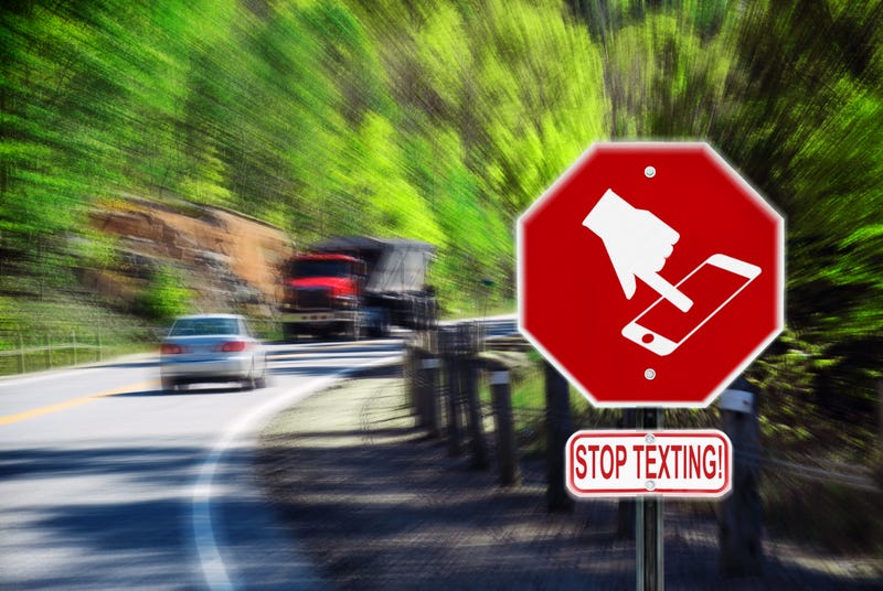 Palm Springs Police to Crack Down on Distracted Drivers in April