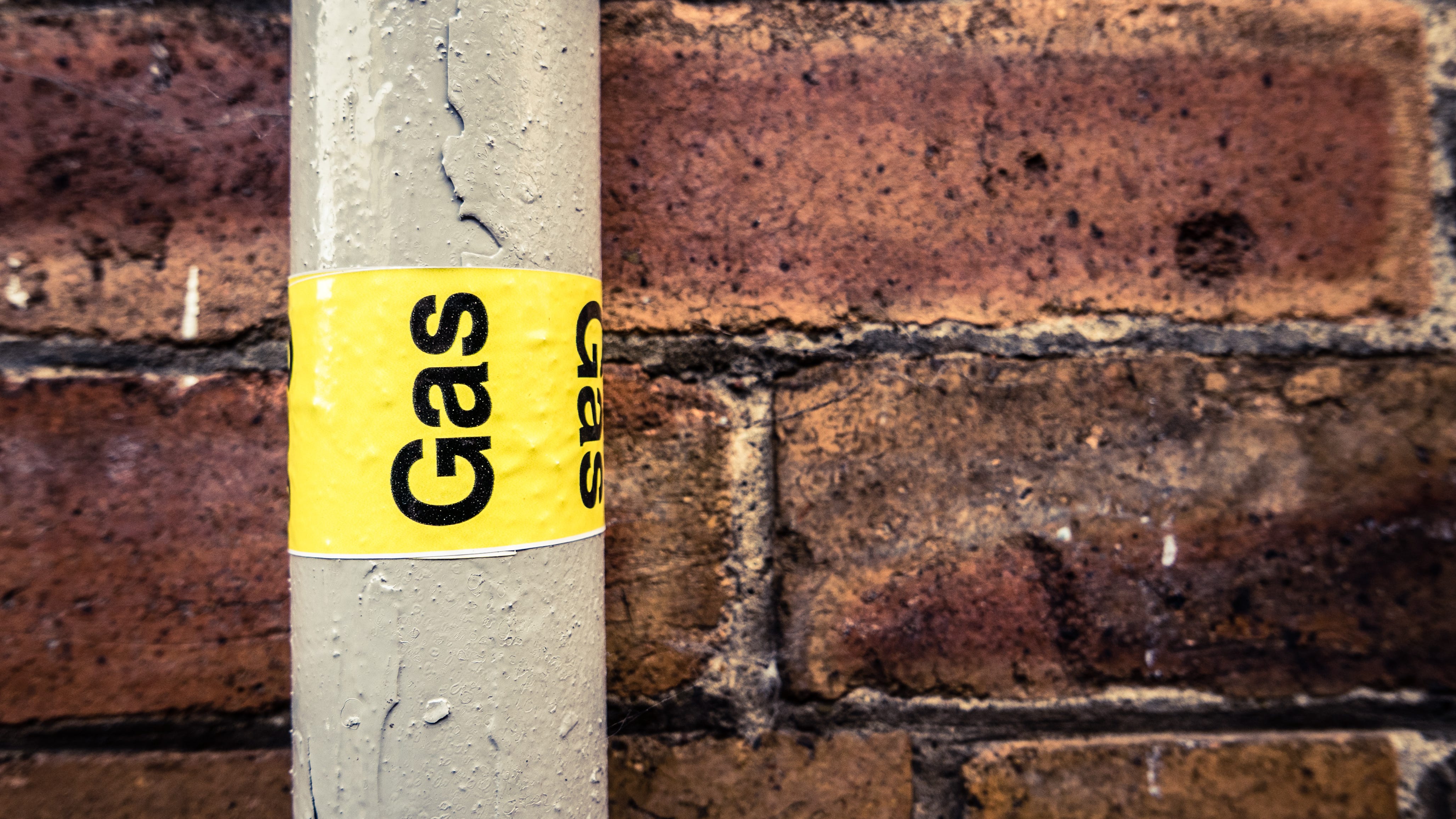 Officials clear late-morning gas leak at T-Mobile store in Northville