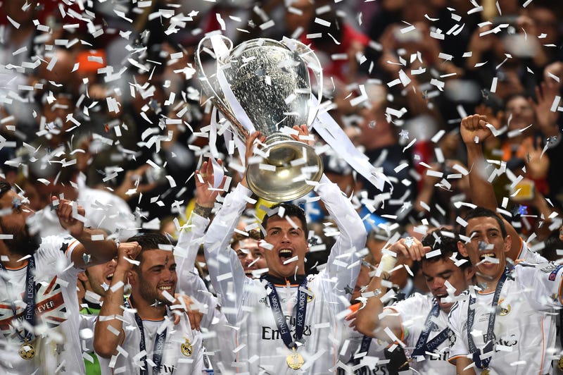 Cristiano Ronaldo levantando la decima
