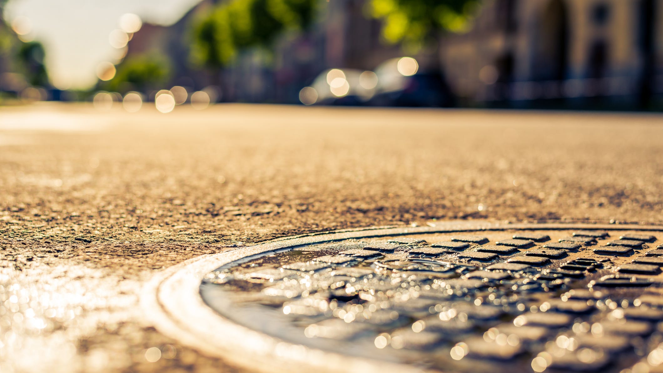 DTE says 'no gas leak' after manhole cover reportedly sent flying during explosion in Highland Park