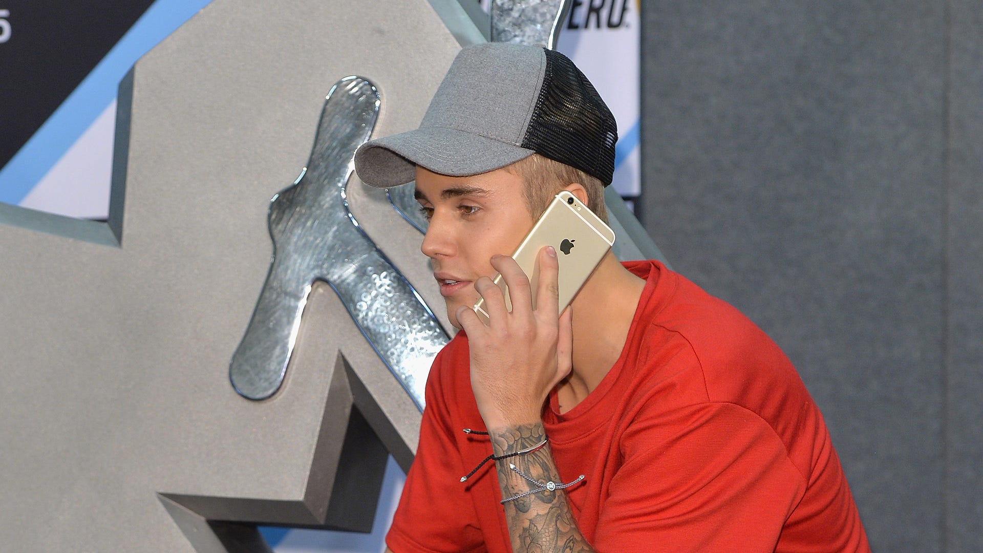 Justin Bieber doesn't have a cell phone: Here's how he's communicating and setting boundaries