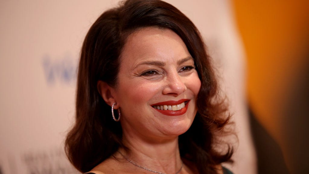 PHOTO: Fran Drescher stuns in iconic look from ‘The Nanny’