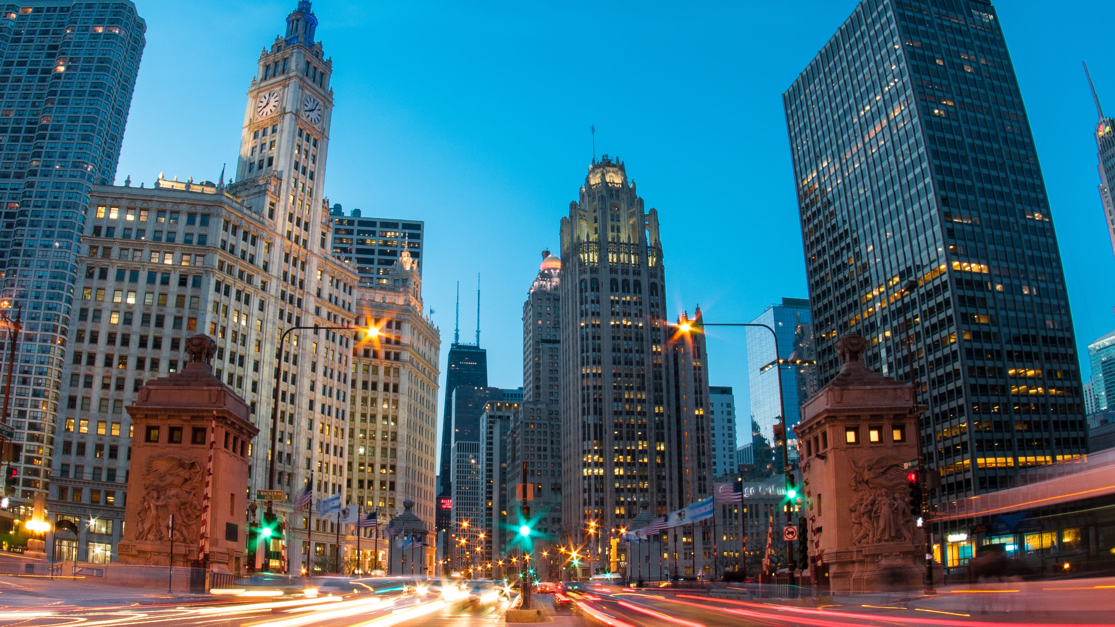 Man shot and wounded on Michigan Avenue, near the Wrigley Building: Chicago police