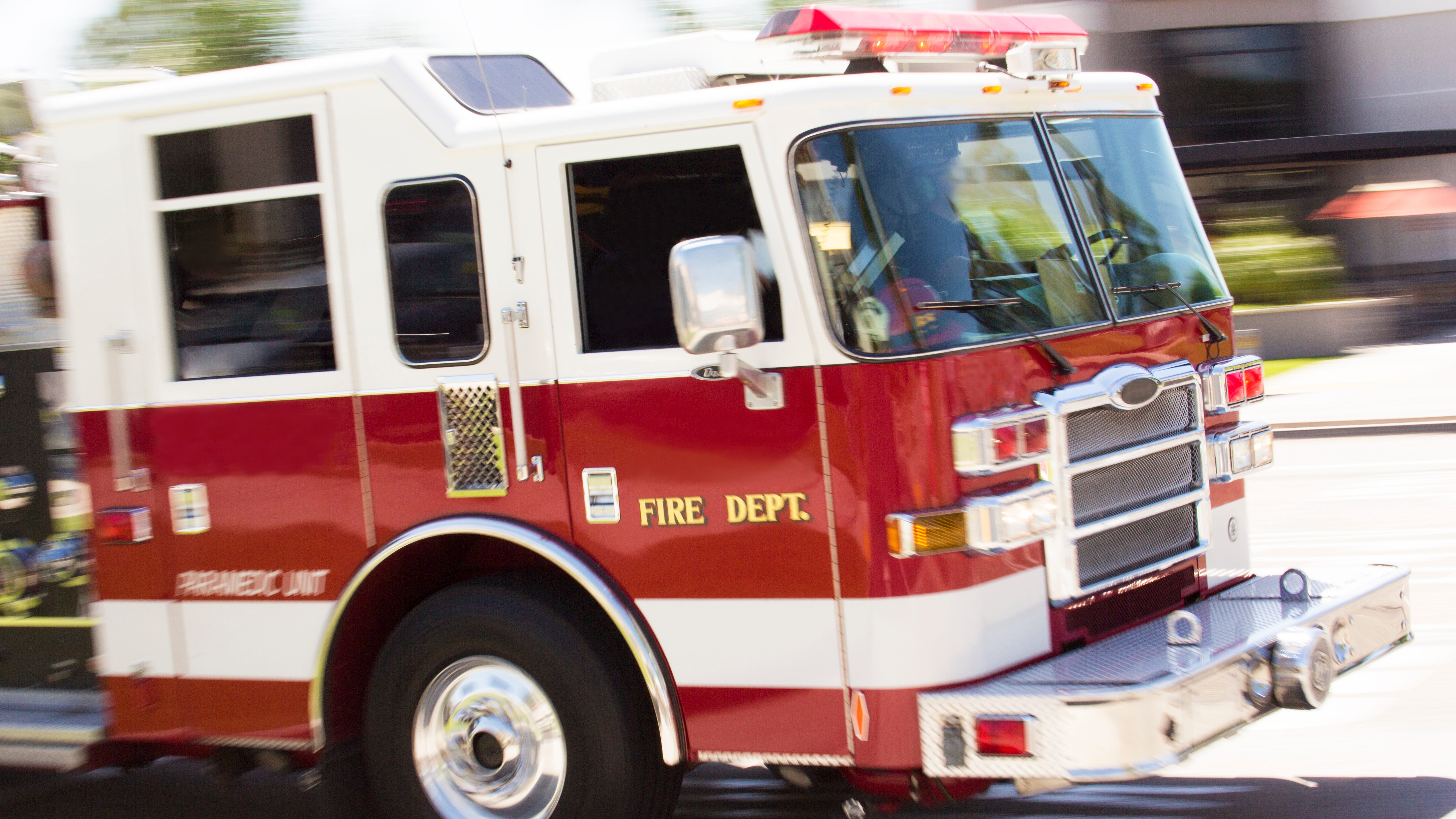 Fire at Shelby Twp. roofing company sends thick, black smoke into the air, causes traffic backups