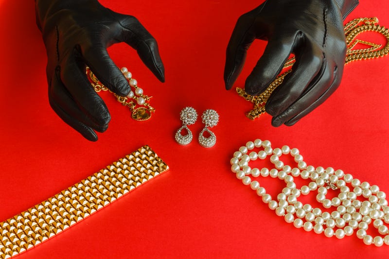 jewelry thief