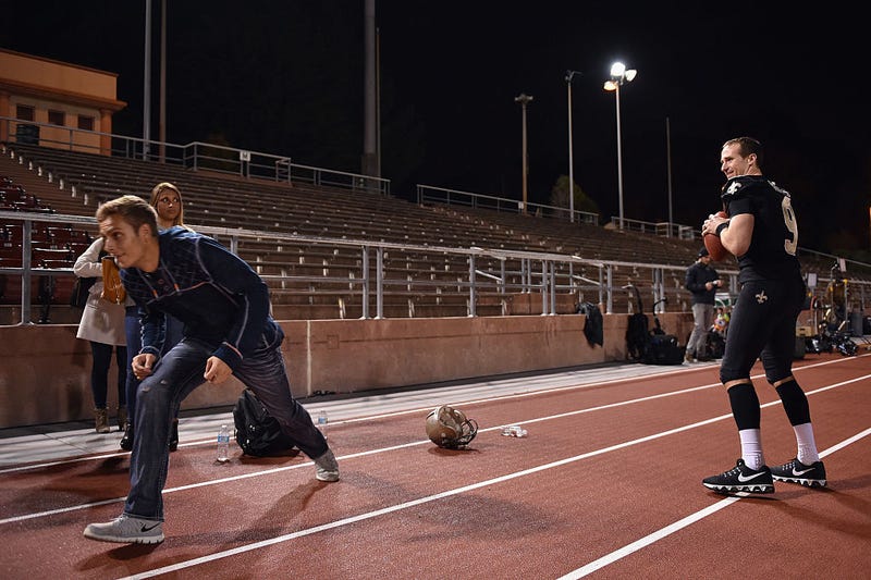 New Orleans Saints quarterback Drew Brees throws a pass to a Verizon #Minute50 winner at Kezar Stadium on February 3, 2016