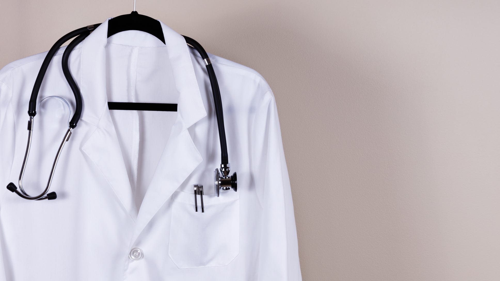 Conn. doctor's medical license suspended for sending blank COVID-19 exemptions