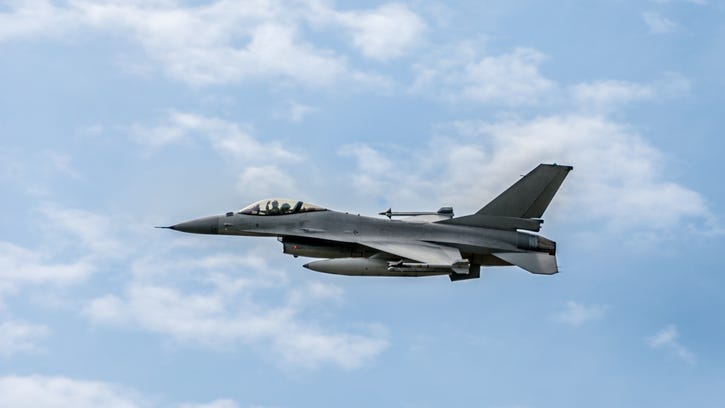 Military pilot missing after F-16 fighter jet crashes in Upper Peninsula