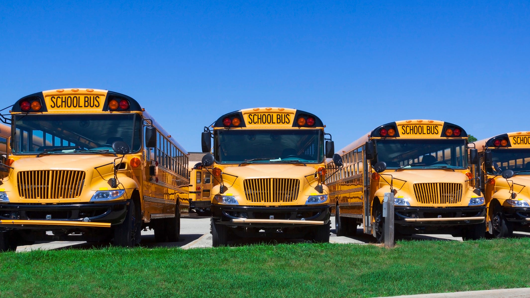 Dana & Parks: Kids have longer walks to school this year thanks to bus driver shortage
