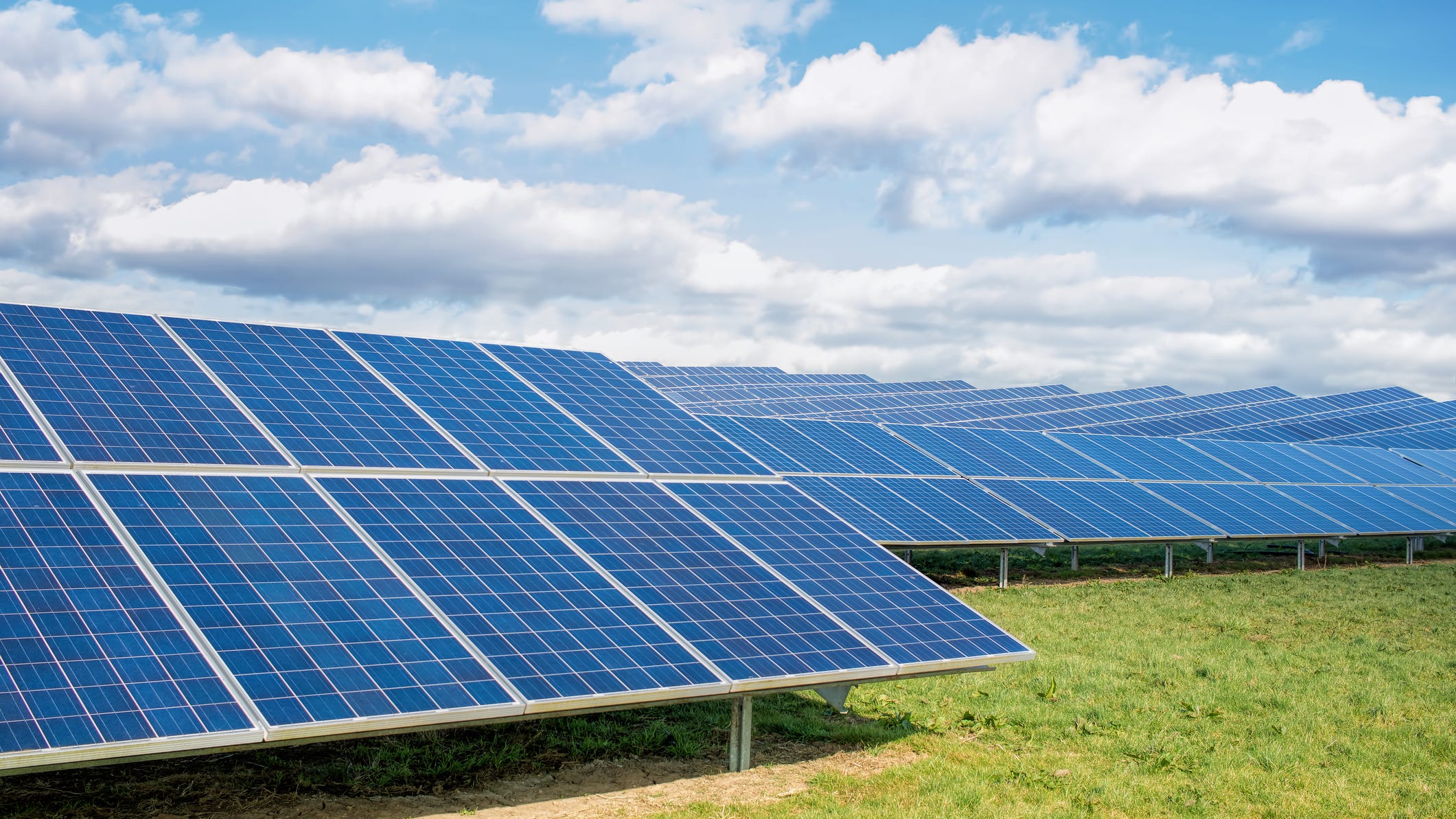 Does it make sense to cover Detroit's vacant acres with solar farms? The mayor promises lucrative benefits for residents