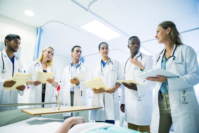 Doctor teaching medical students. 