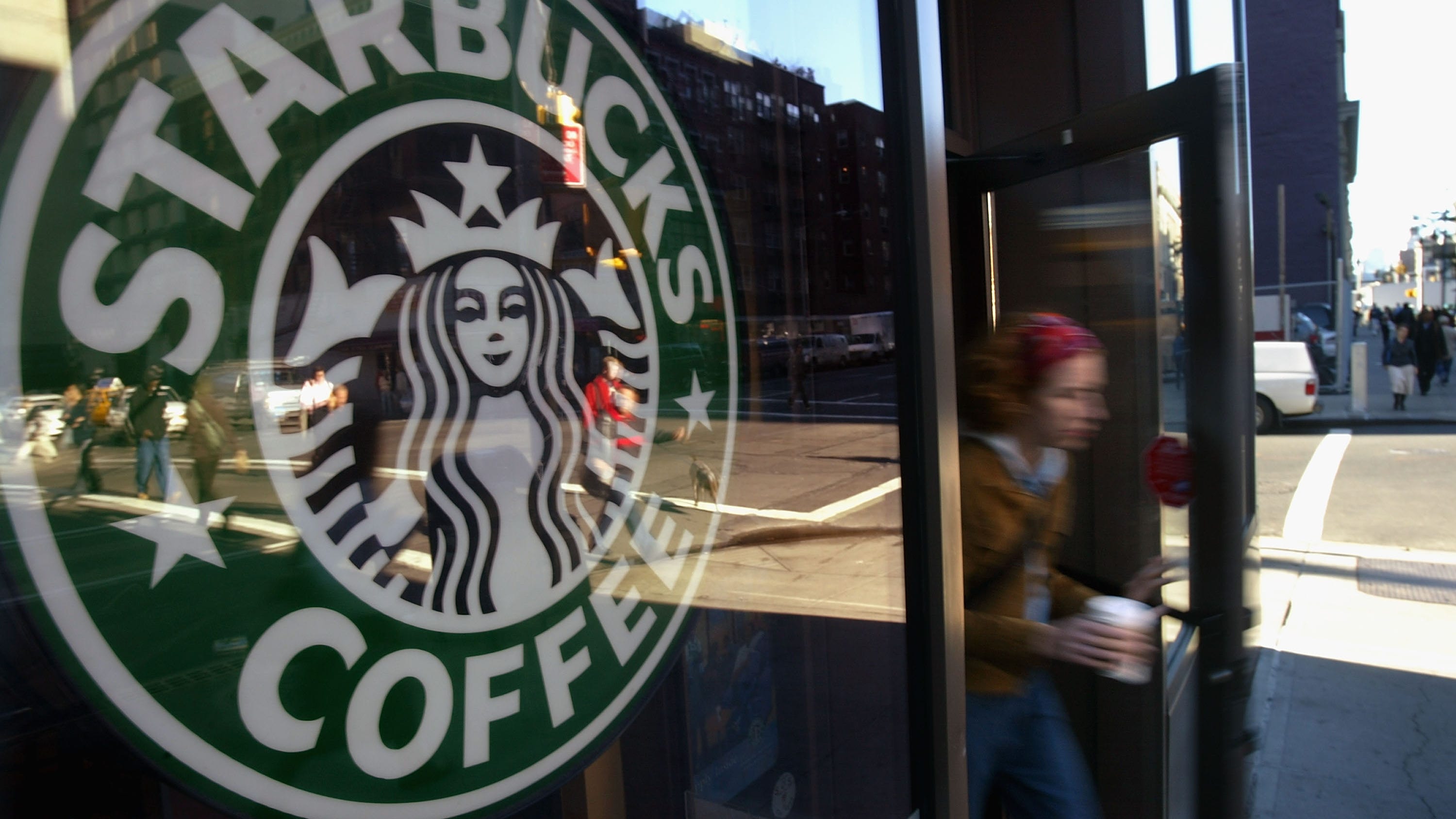 Starbucks’ Pumpkin Spice Latte has returned along with a fresh fall drink!