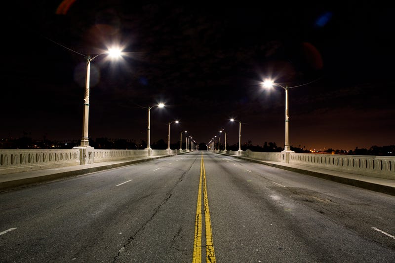 streetlights on 6th street bridge