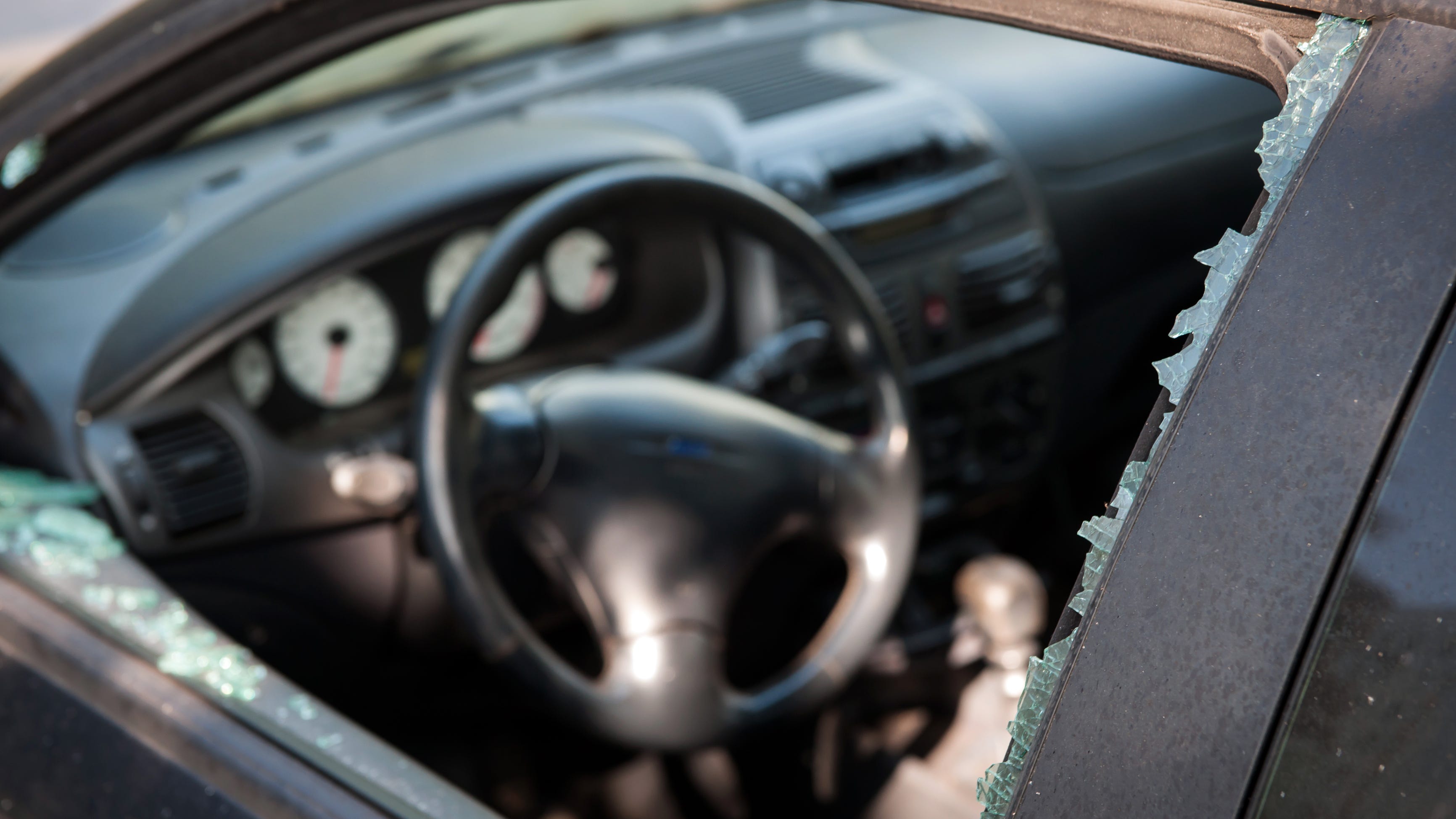 Thieves steal guns in mass car break-in trend in St. Louis County