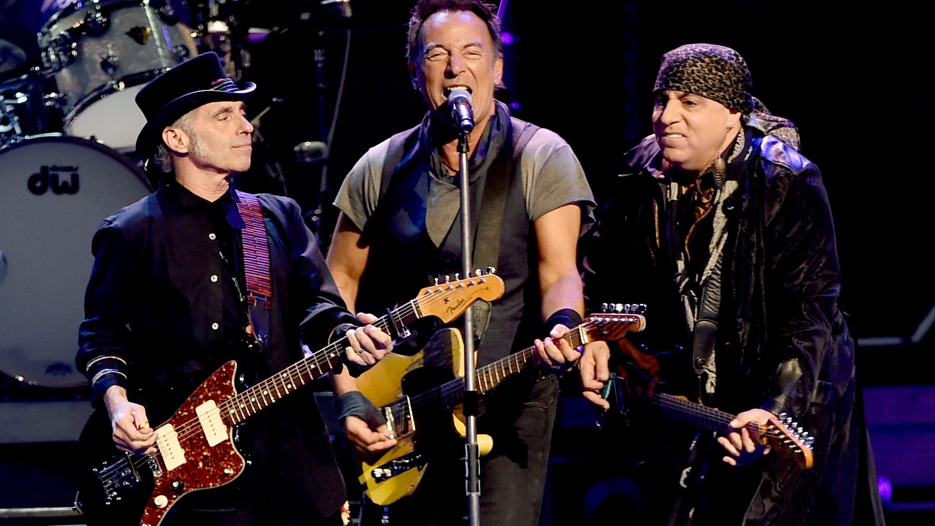The Boss is back! Springsteen announces 1st NYC area concerts in 7 years