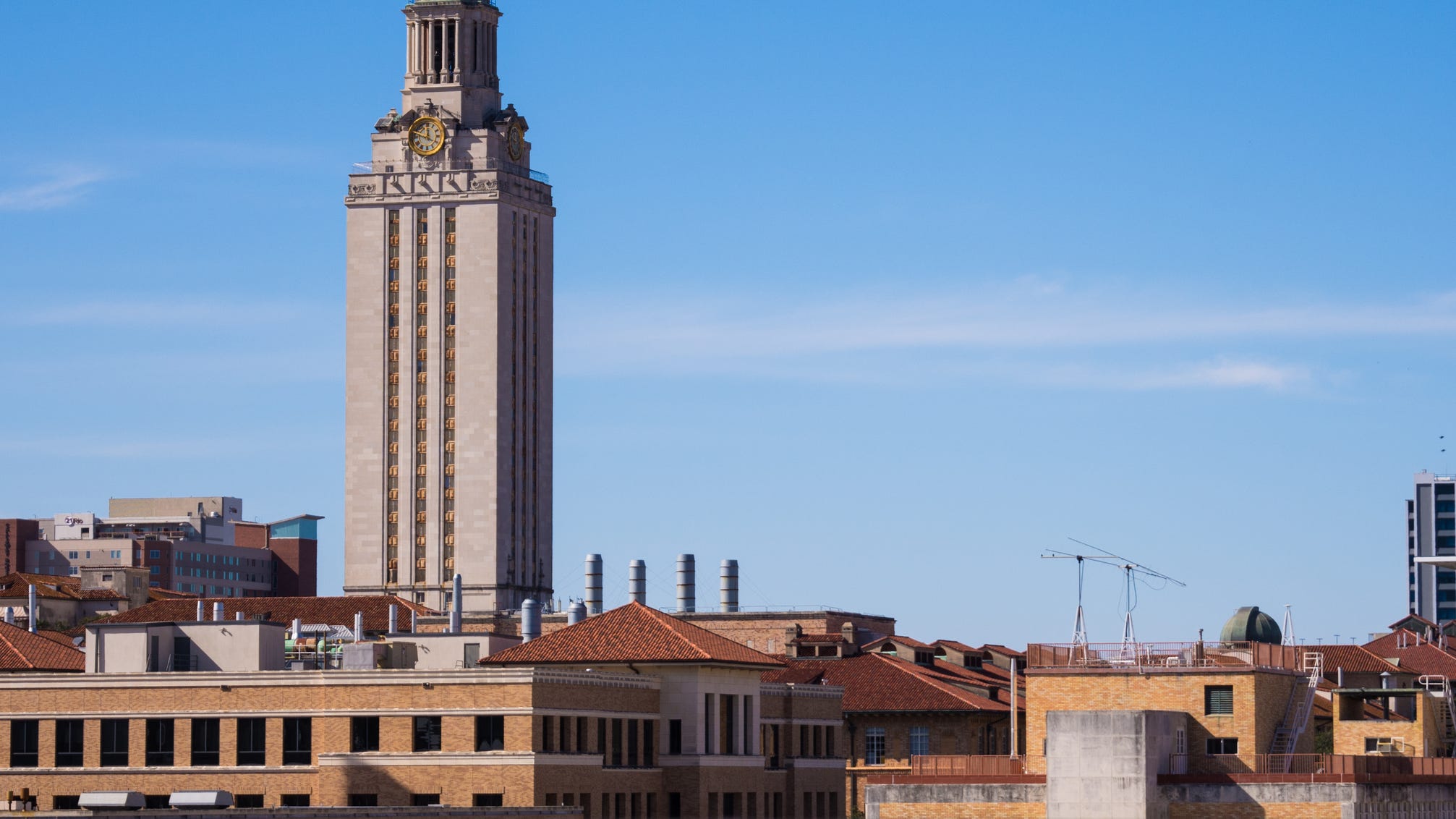 UT Austin considering online learning to start new semester