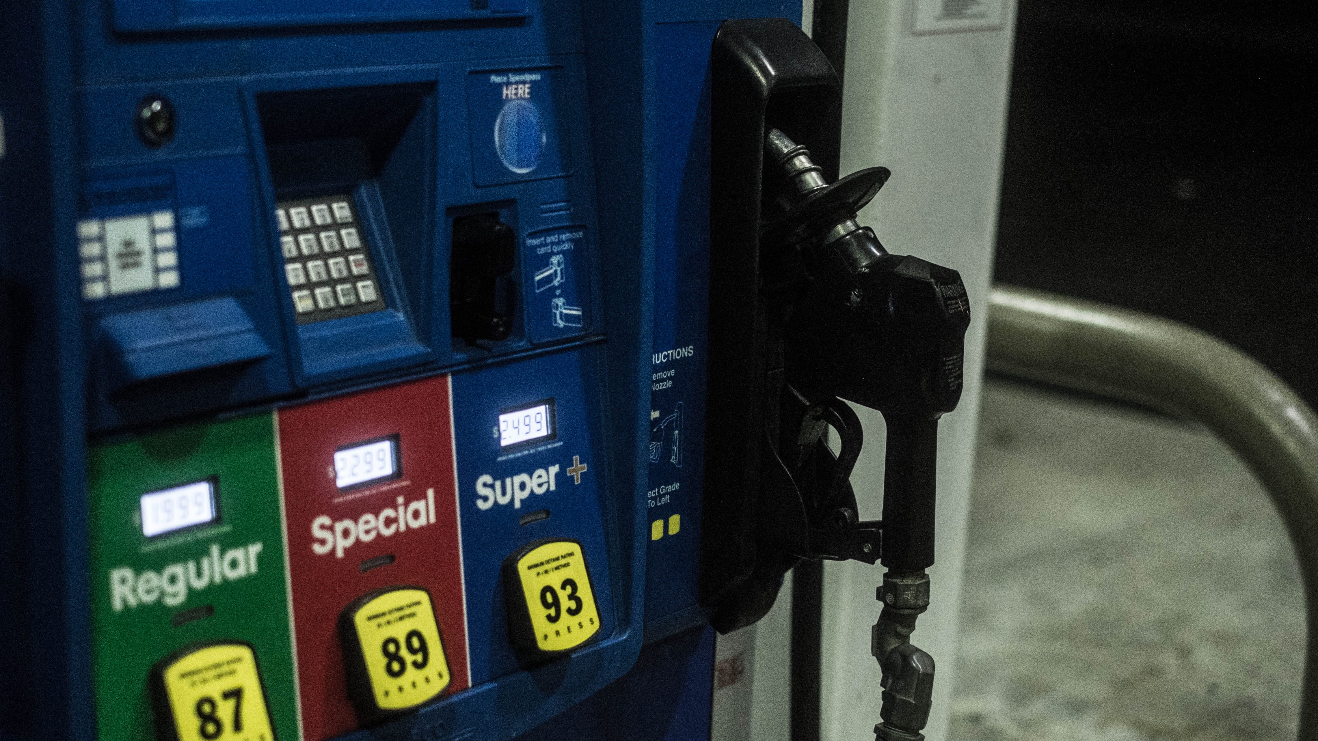 NOPD: Man carjacked while pumping gas in N.O. East