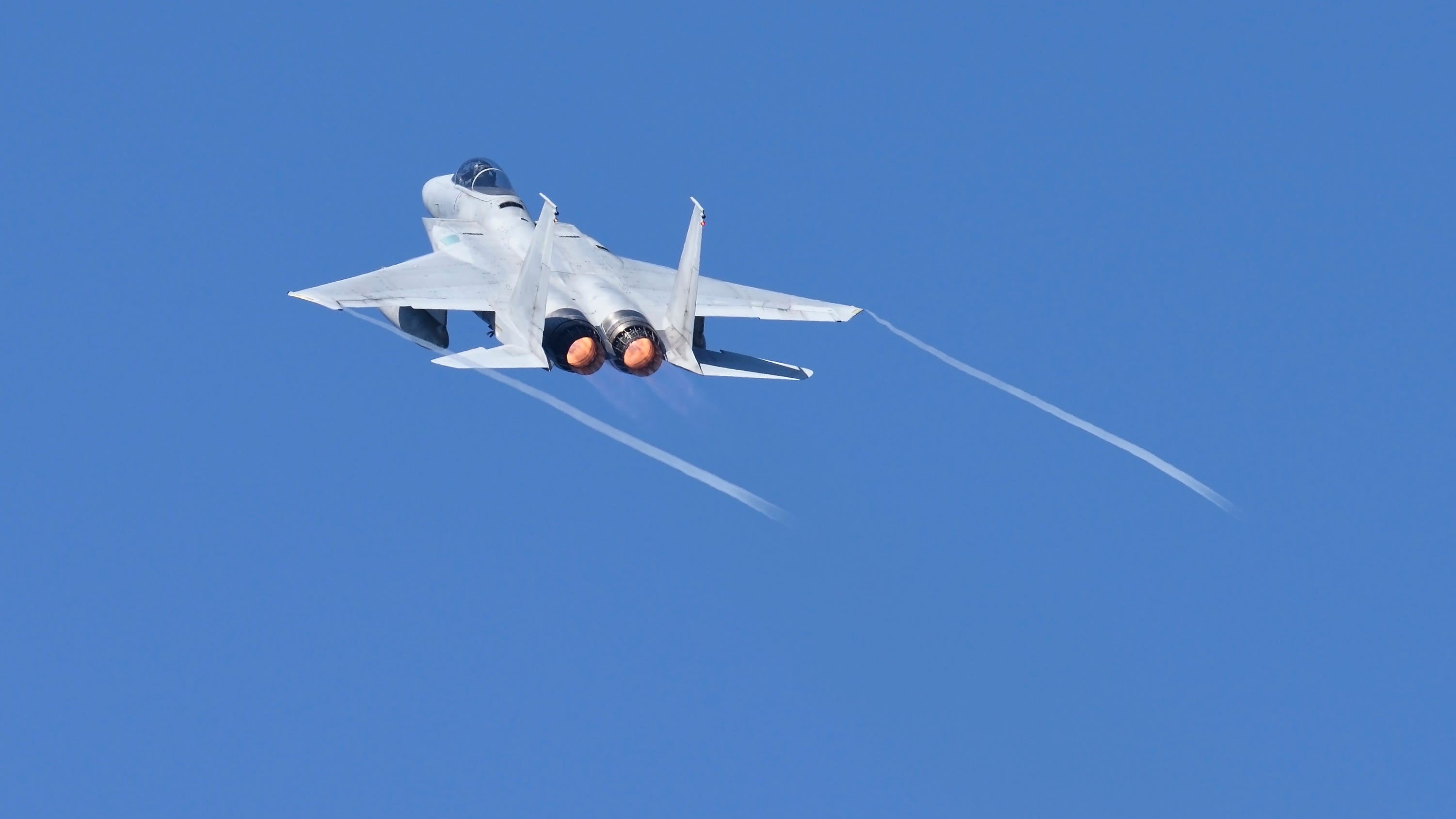 F-15 crashes at St. Louis-area airport