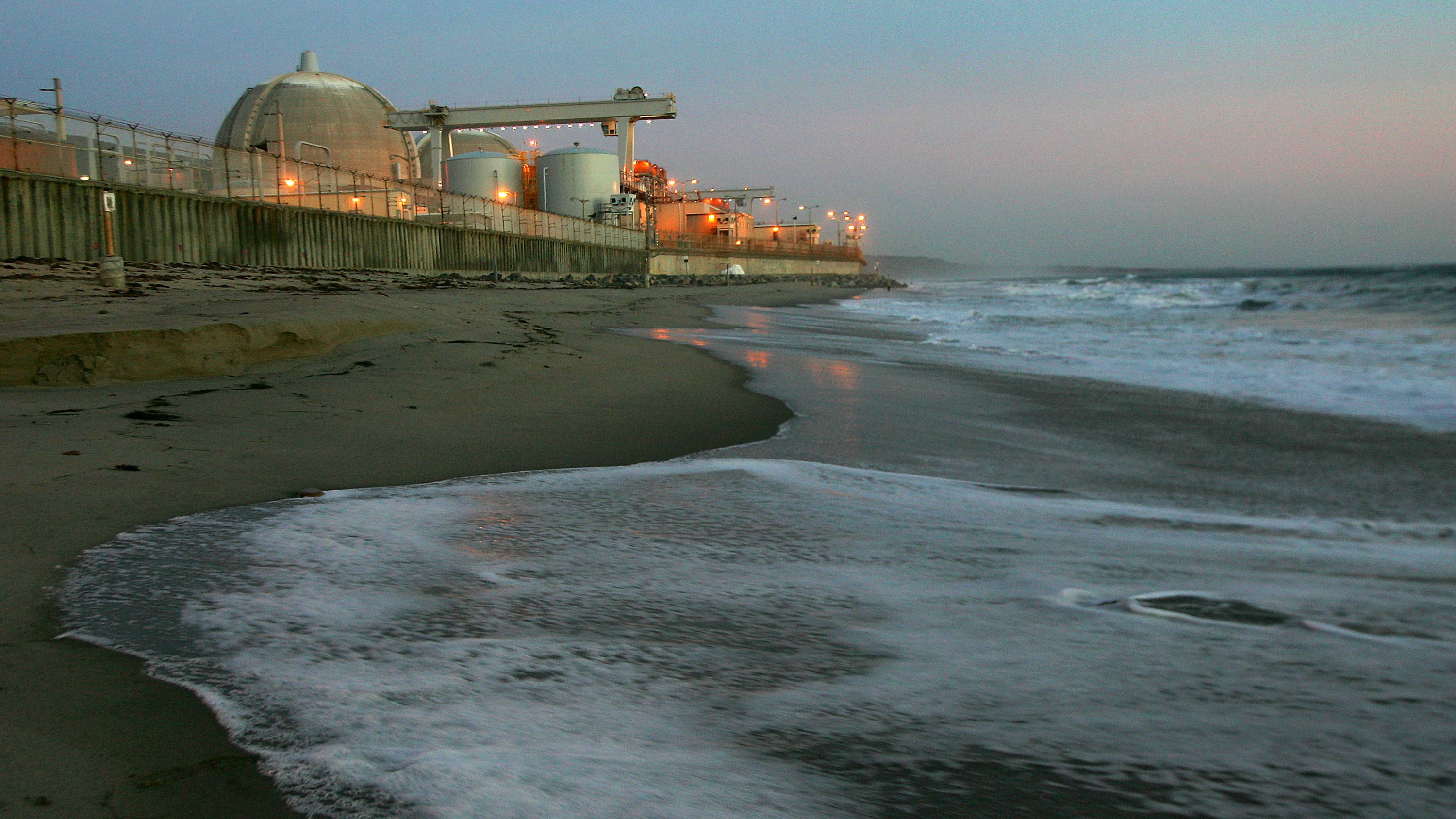 California governor proposes extending nuclear plant's life