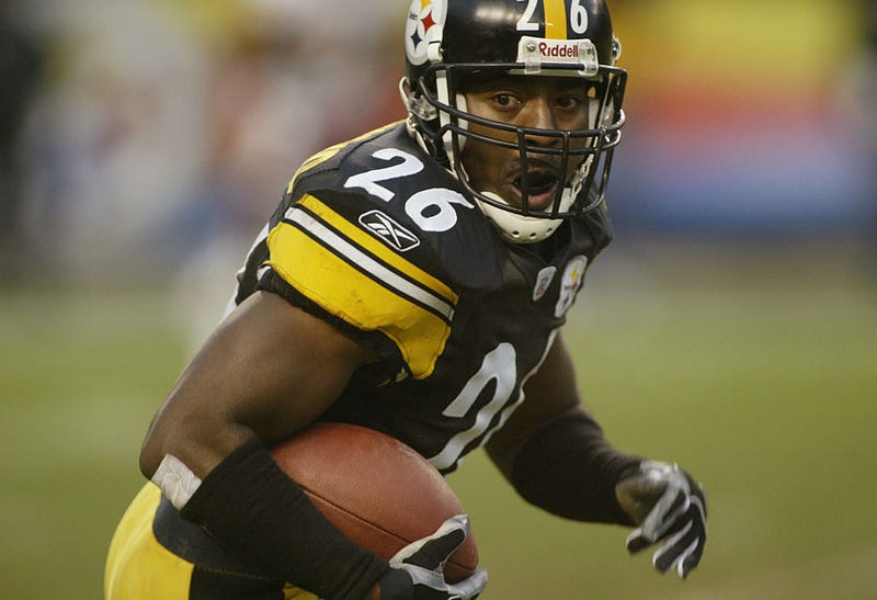 Deshea Townsend running with football