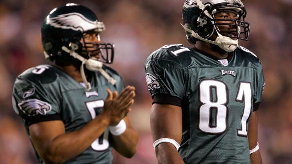 Terrell Owens calls Donovan McNabb a 'phony,' discusses puking in Super Bowl story