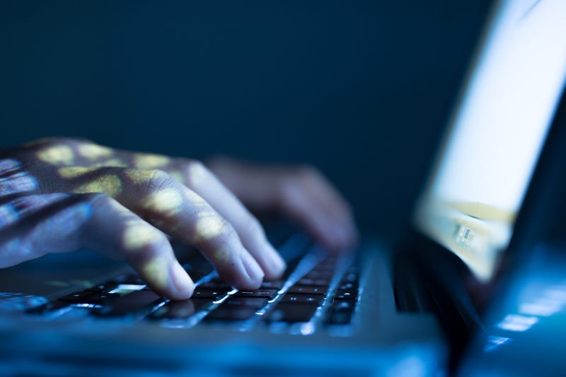 hands on laptop