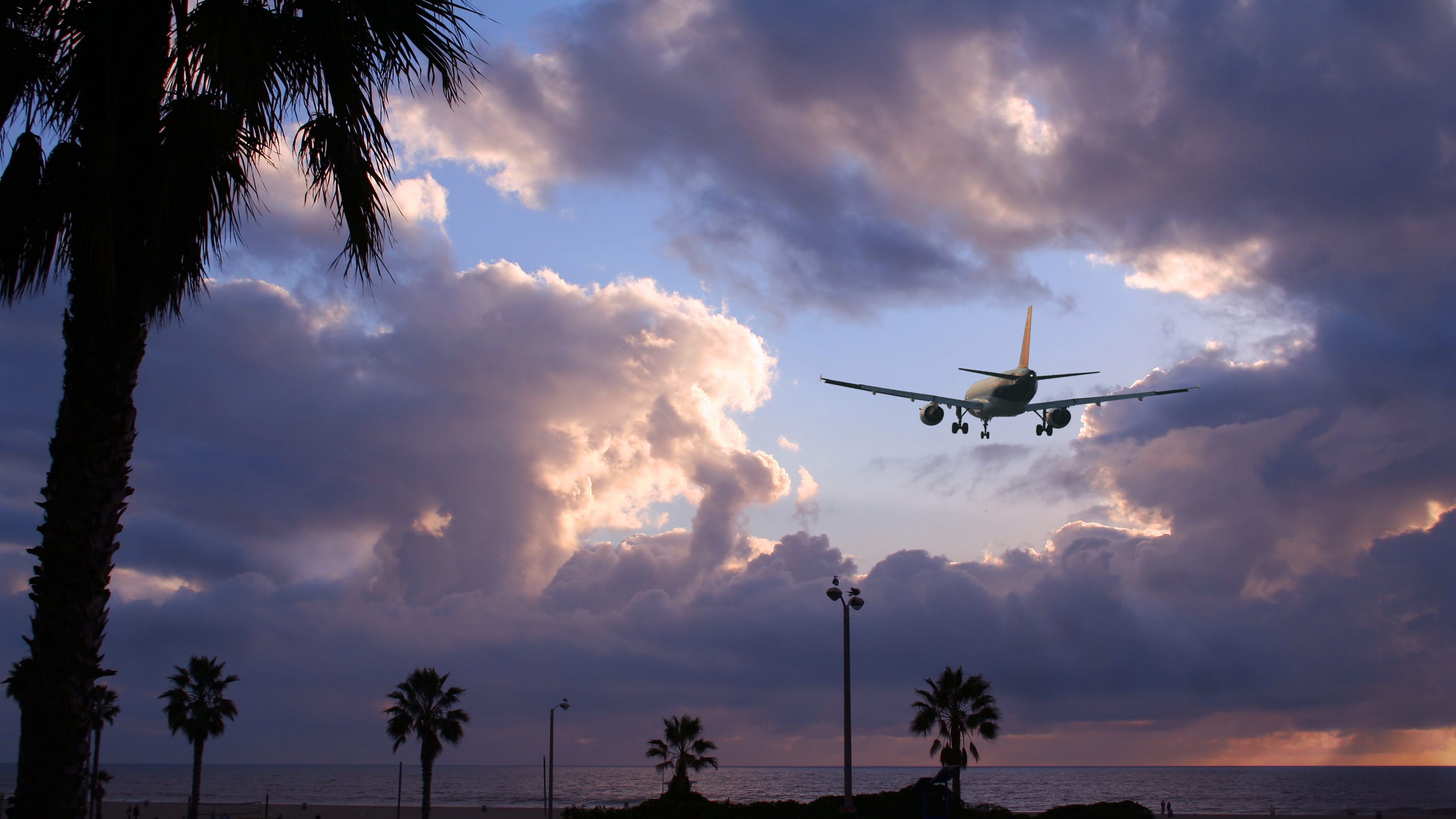 5G services could mean your flight can't land, longtime pilot says