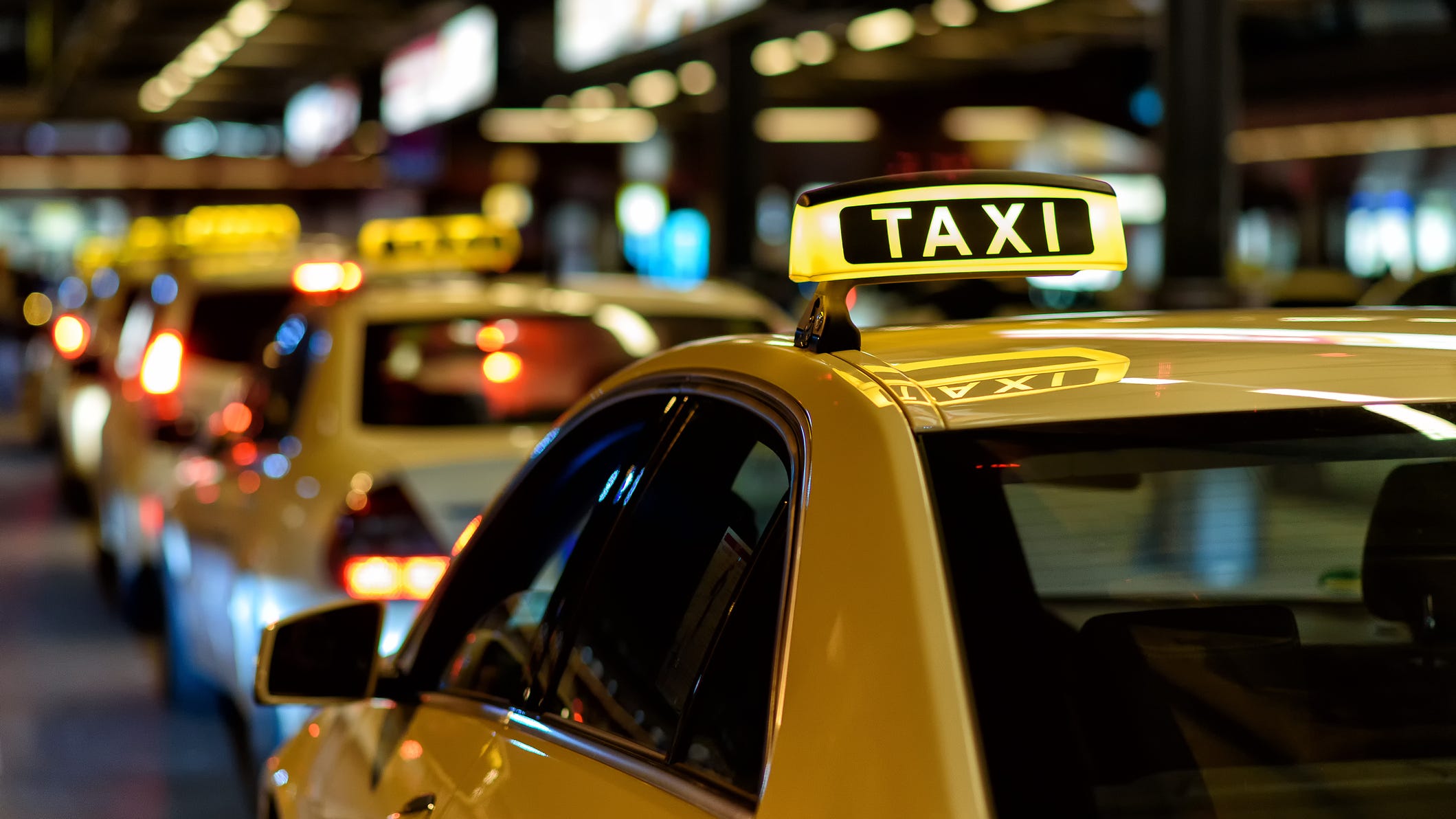 Uber to launch taxi ride services in California and New York