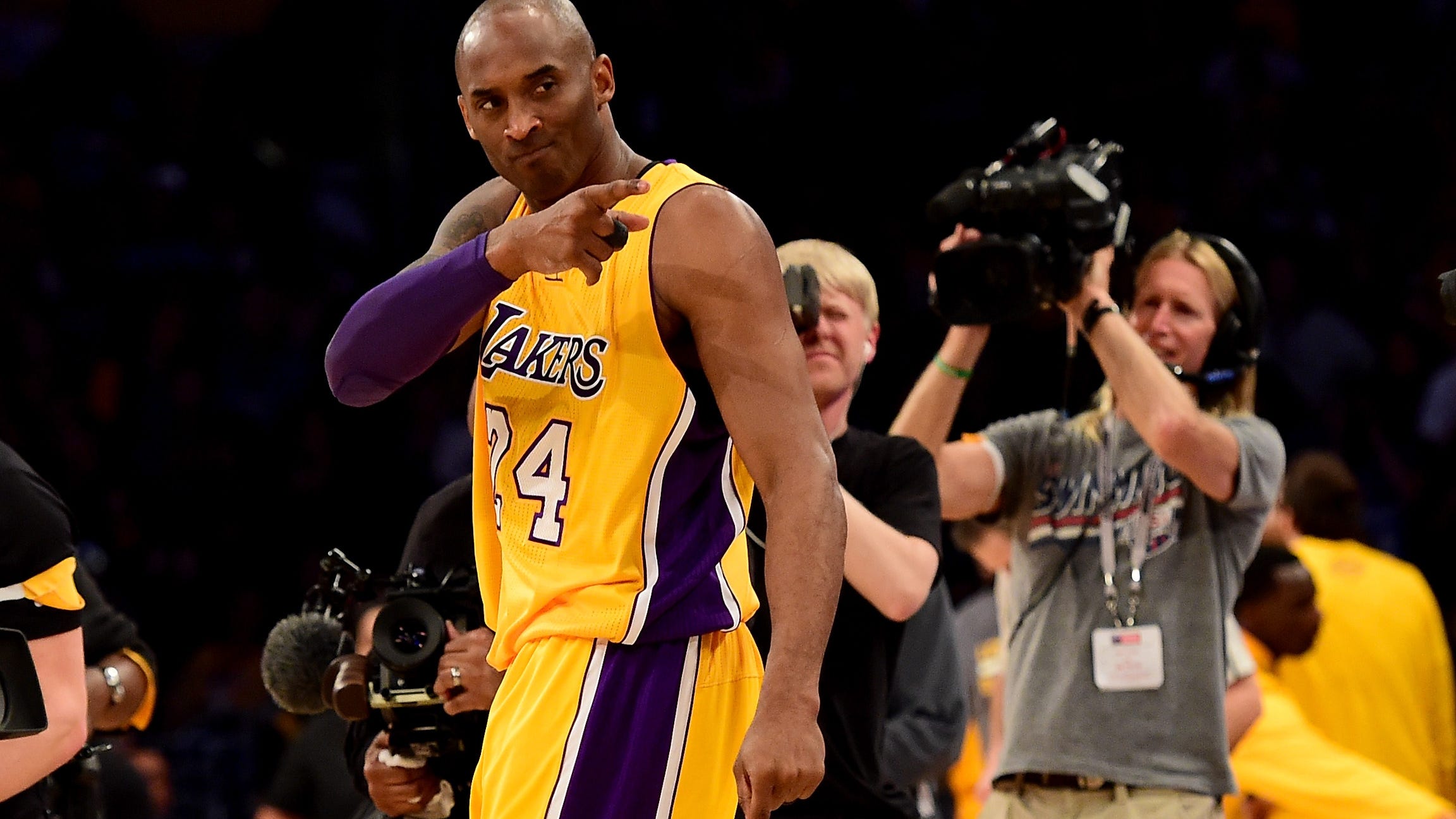 Kobe Bryant honored on 'Mamba Day' with light display, statue announcement
