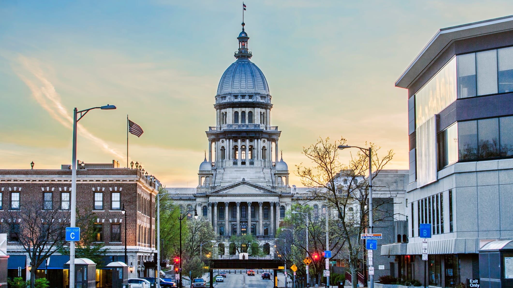 Illinois lawmakers expected to vote on new legislative maps, energy bill