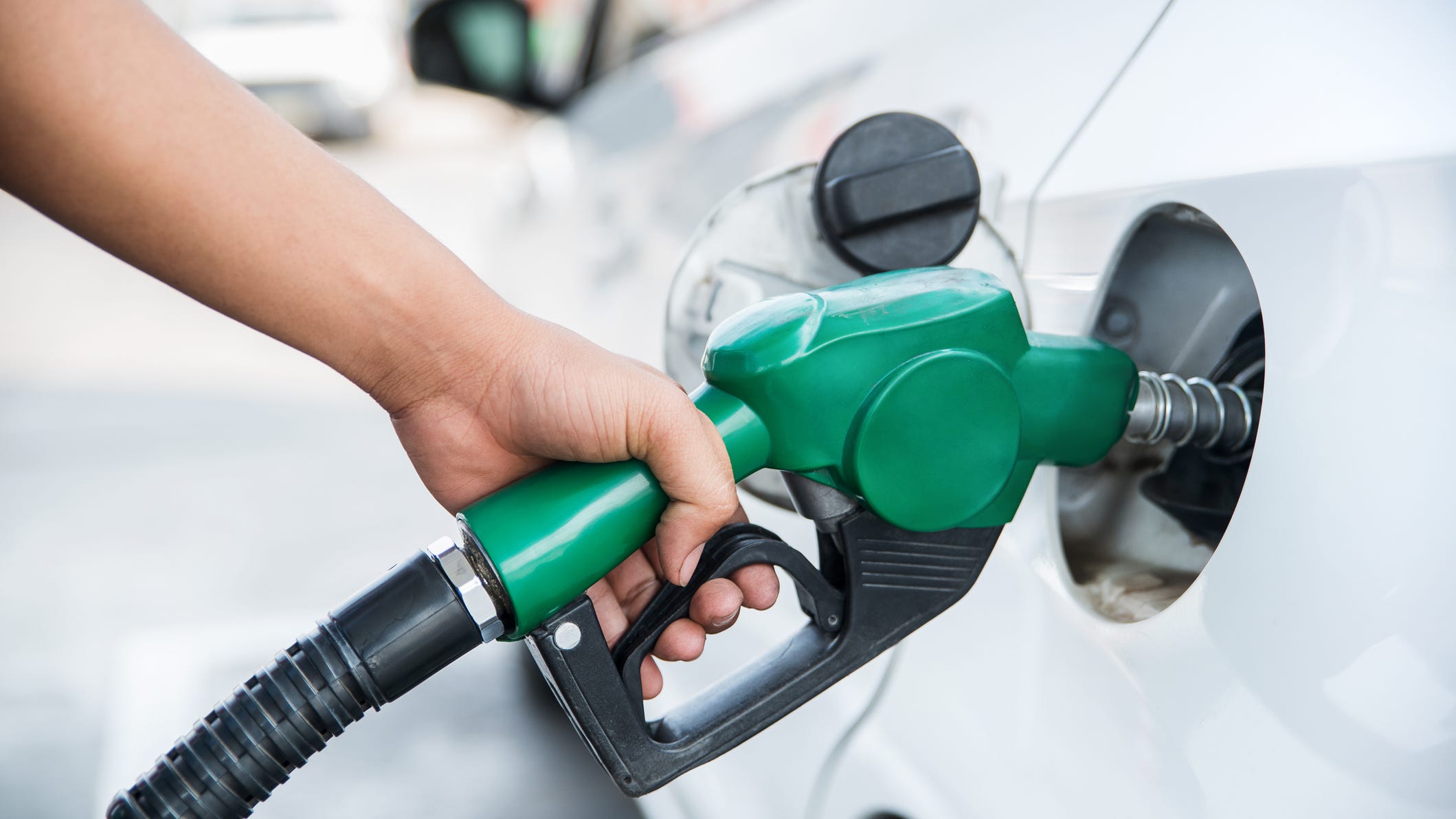 AAA: L.A. on cusp of breaking record with $4.70 average per gallon