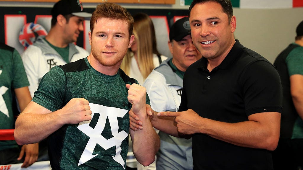 Canelo Álvarez estalla ante un comentario de Óscar de la Hoya