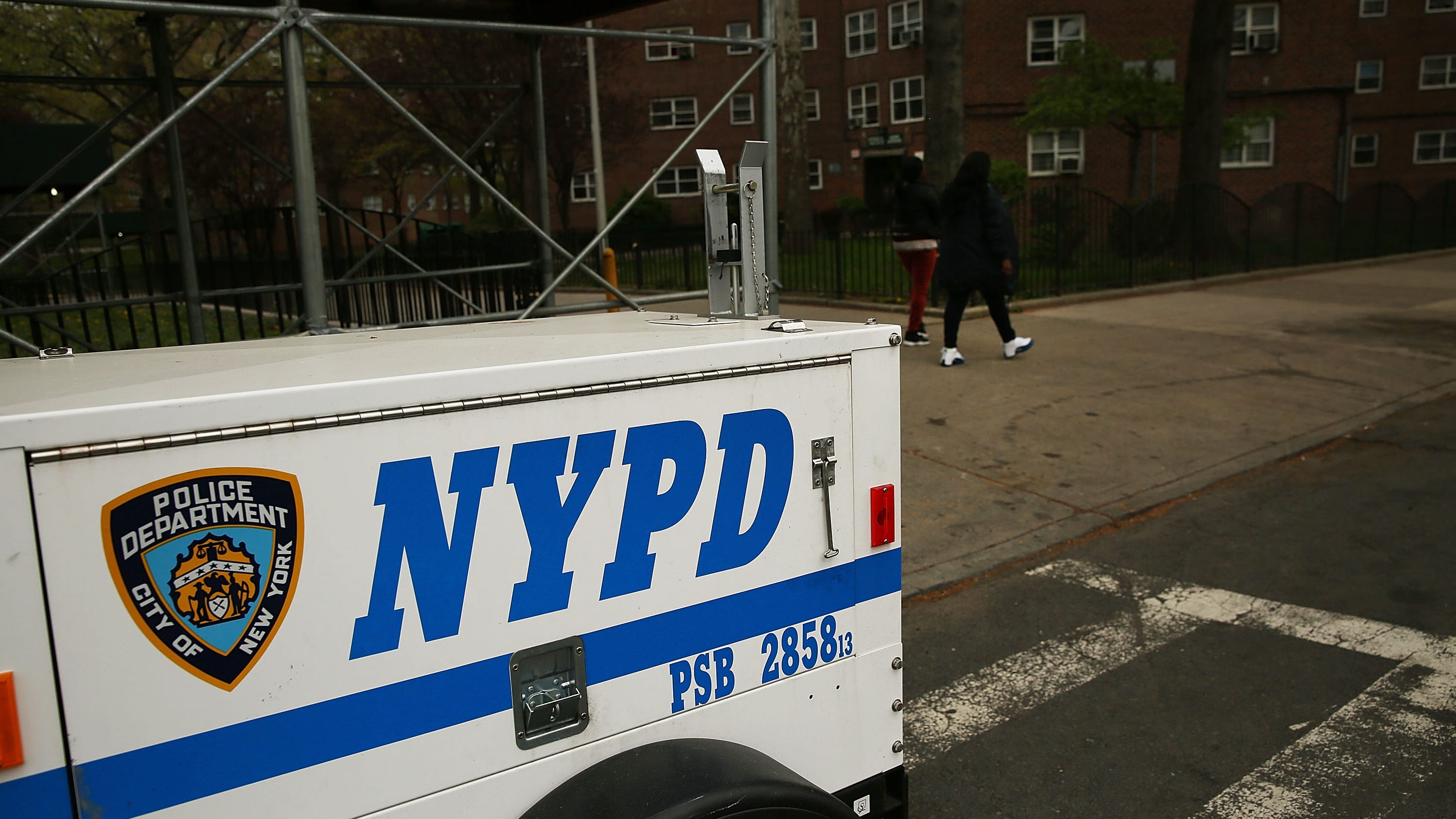 Fallece hispana de 61 años luego de quedar atrapada en fuego cruzado en el Bronx