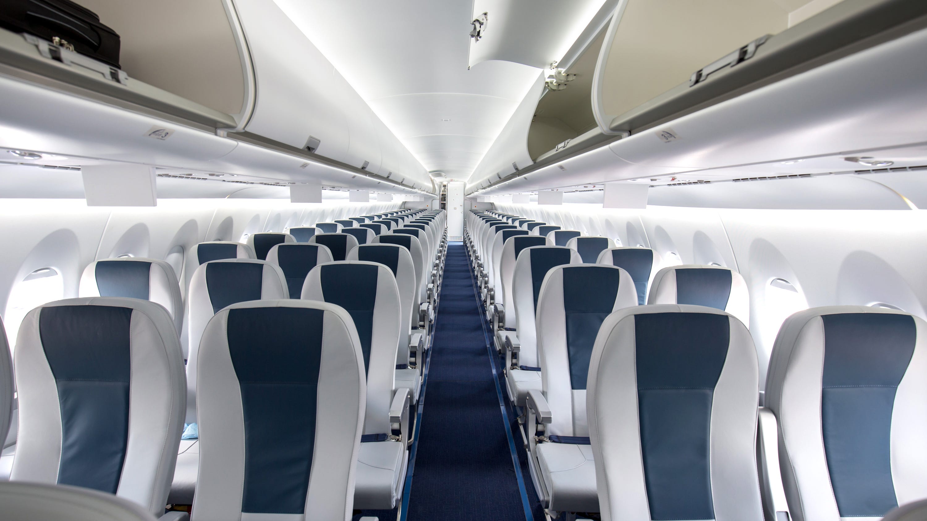 Pregnant woman allegedly forced to get on hands and knees on flight to clean up daughter's food mess